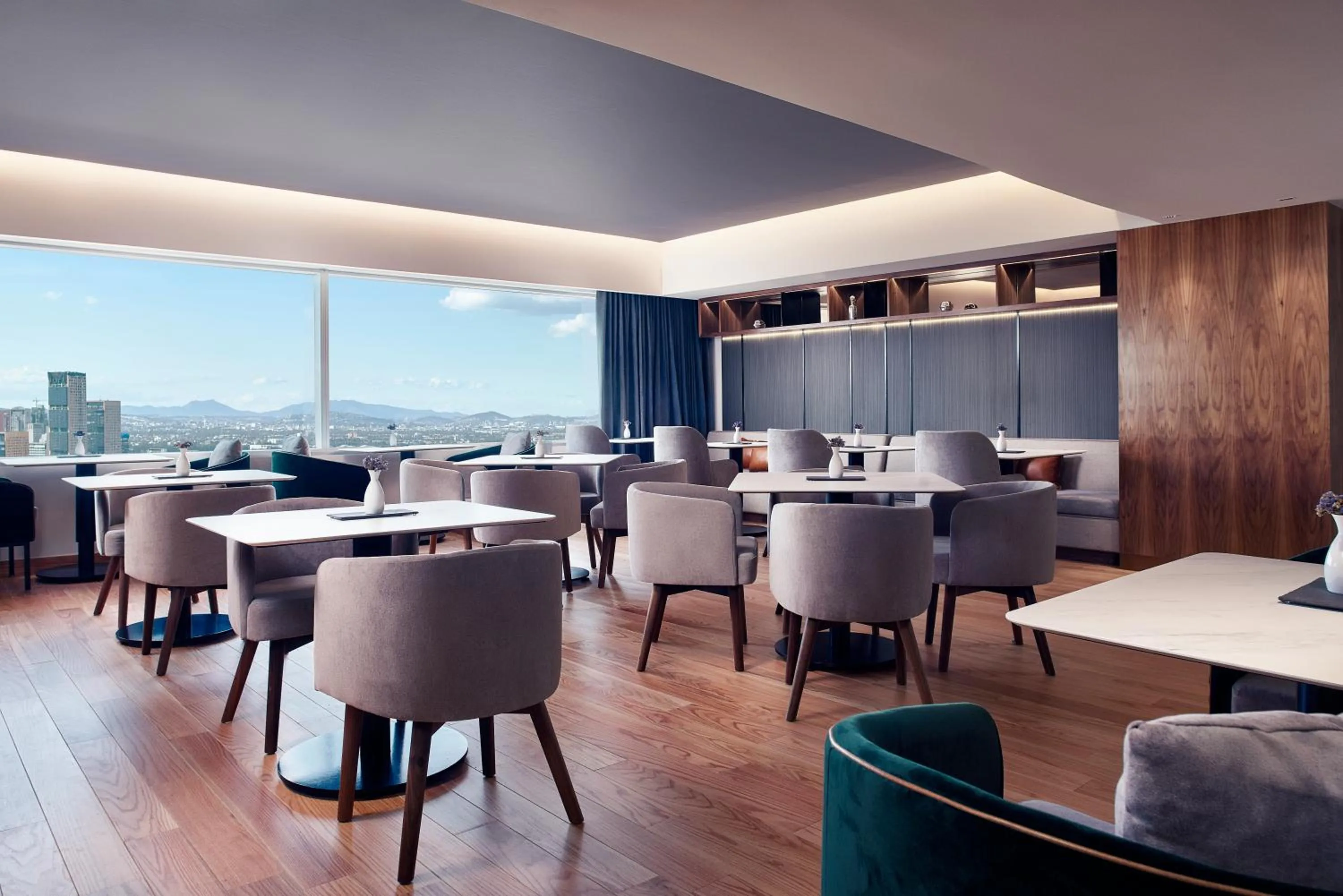 Communal lounge/ TV room in Hyatt Regency Mexico City