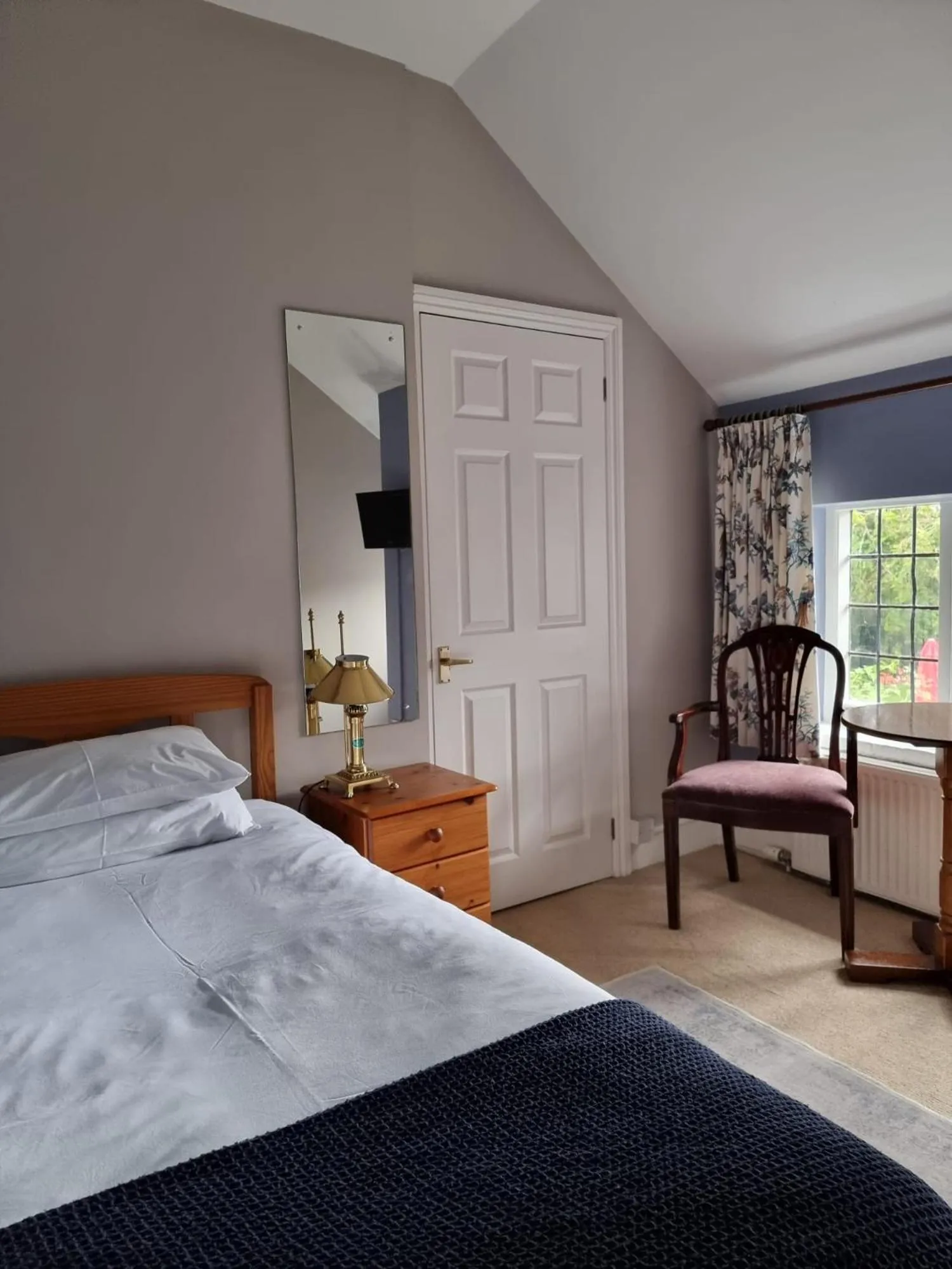 Bed in The Three Horseshoes East Worldham