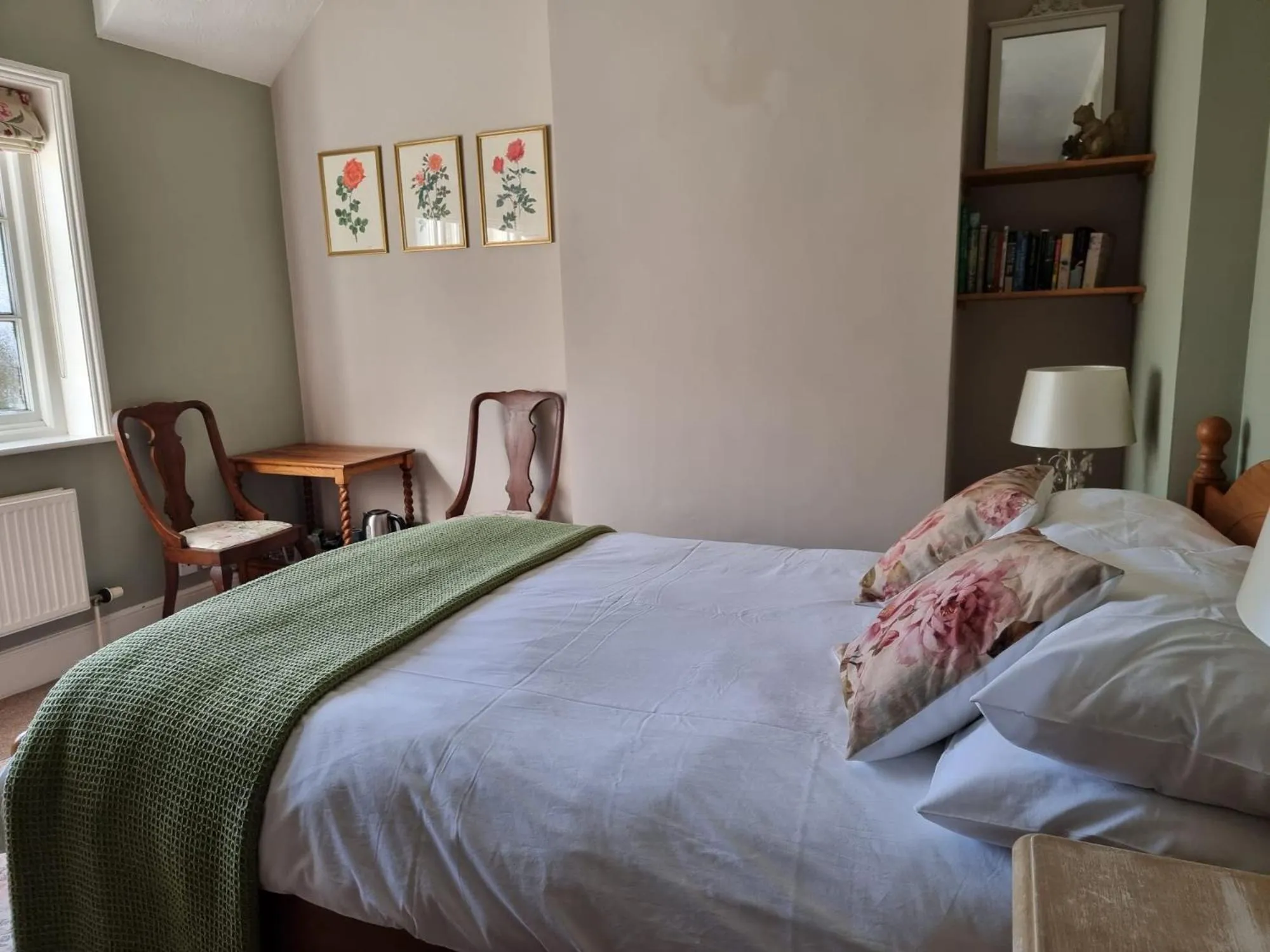 Bed in The Three Horseshoes East Worldham