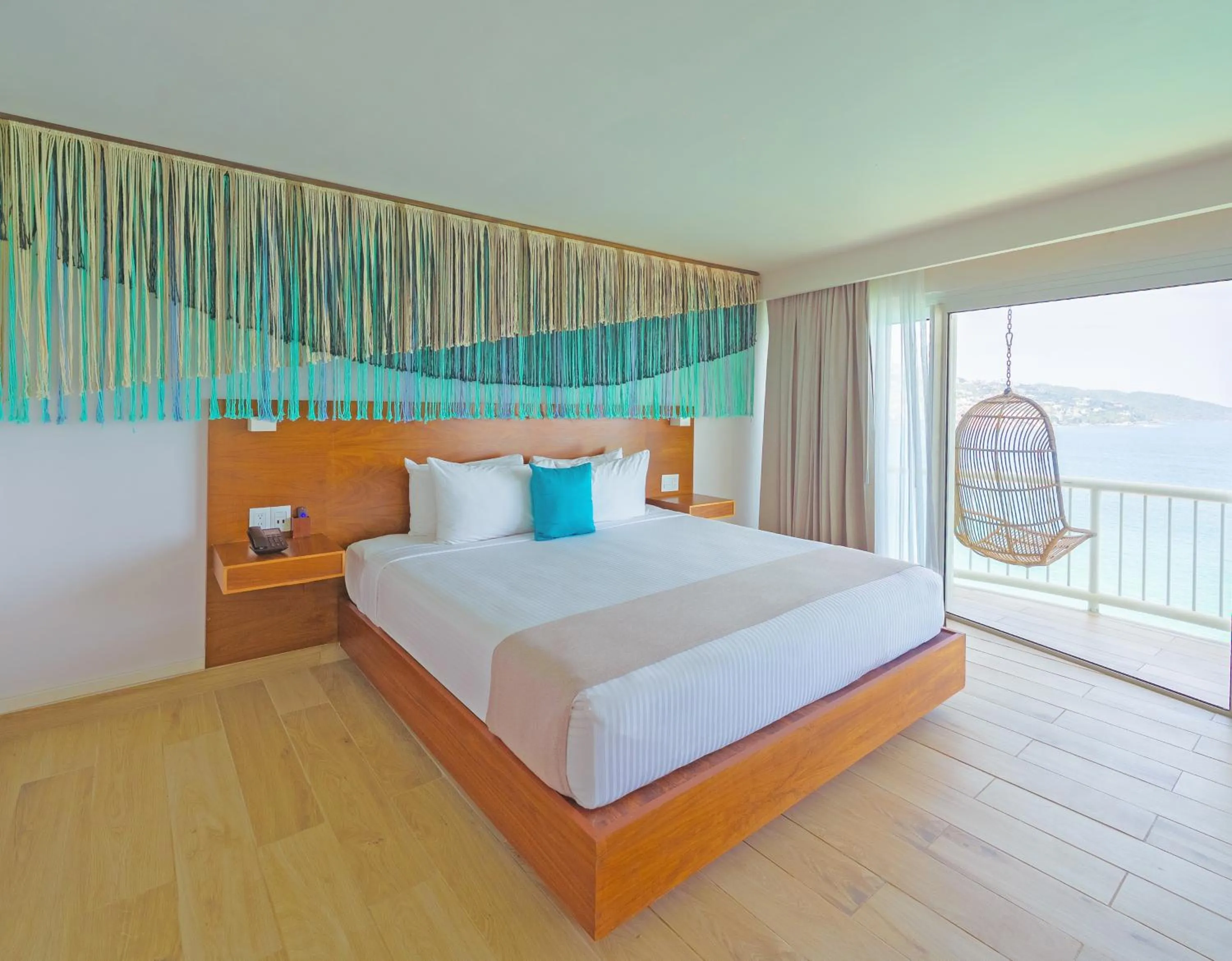 Bed in Hotel Amares Acapulco