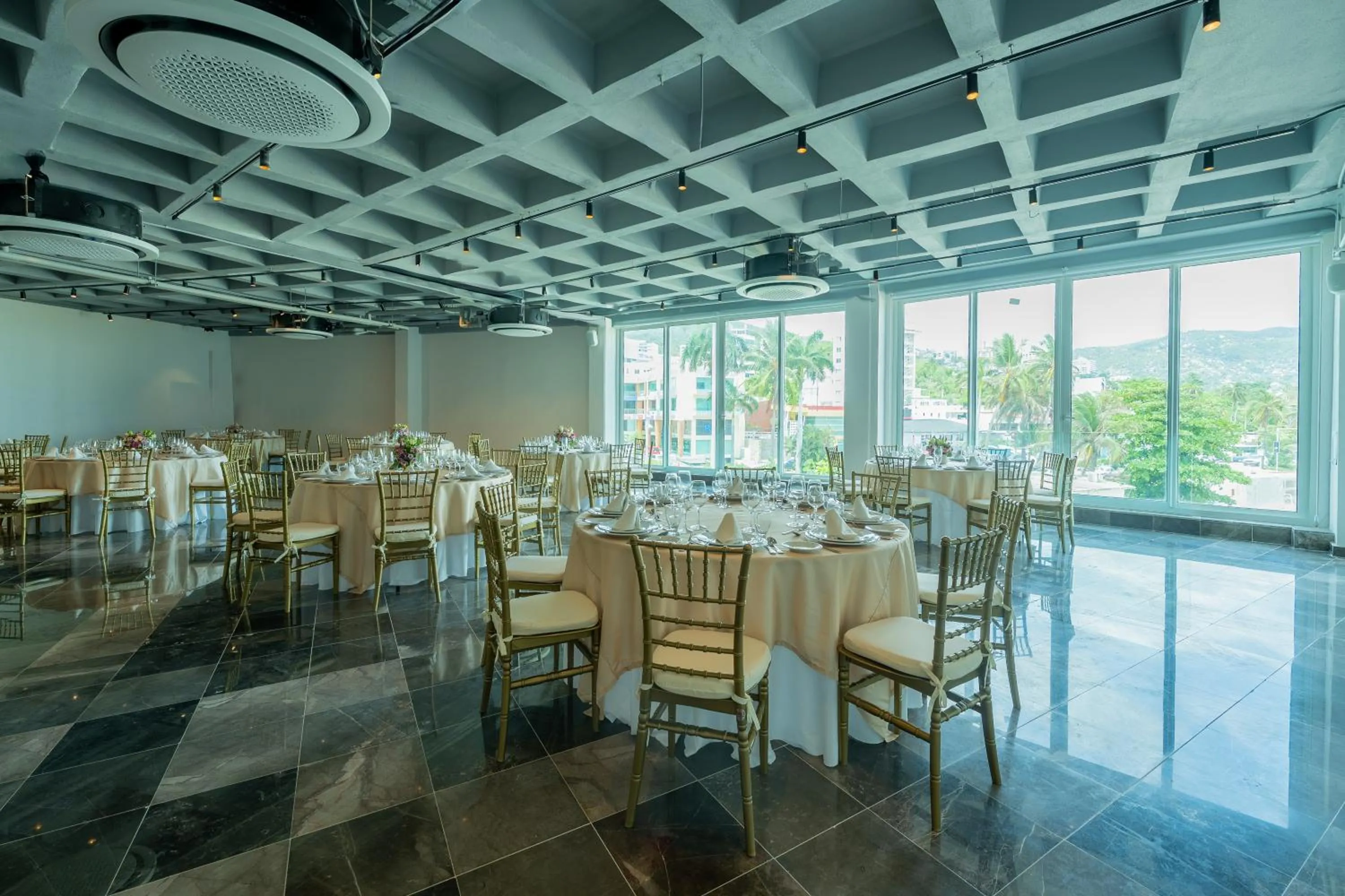 Banquet/Function facilities in Hotel Amares Acapulco