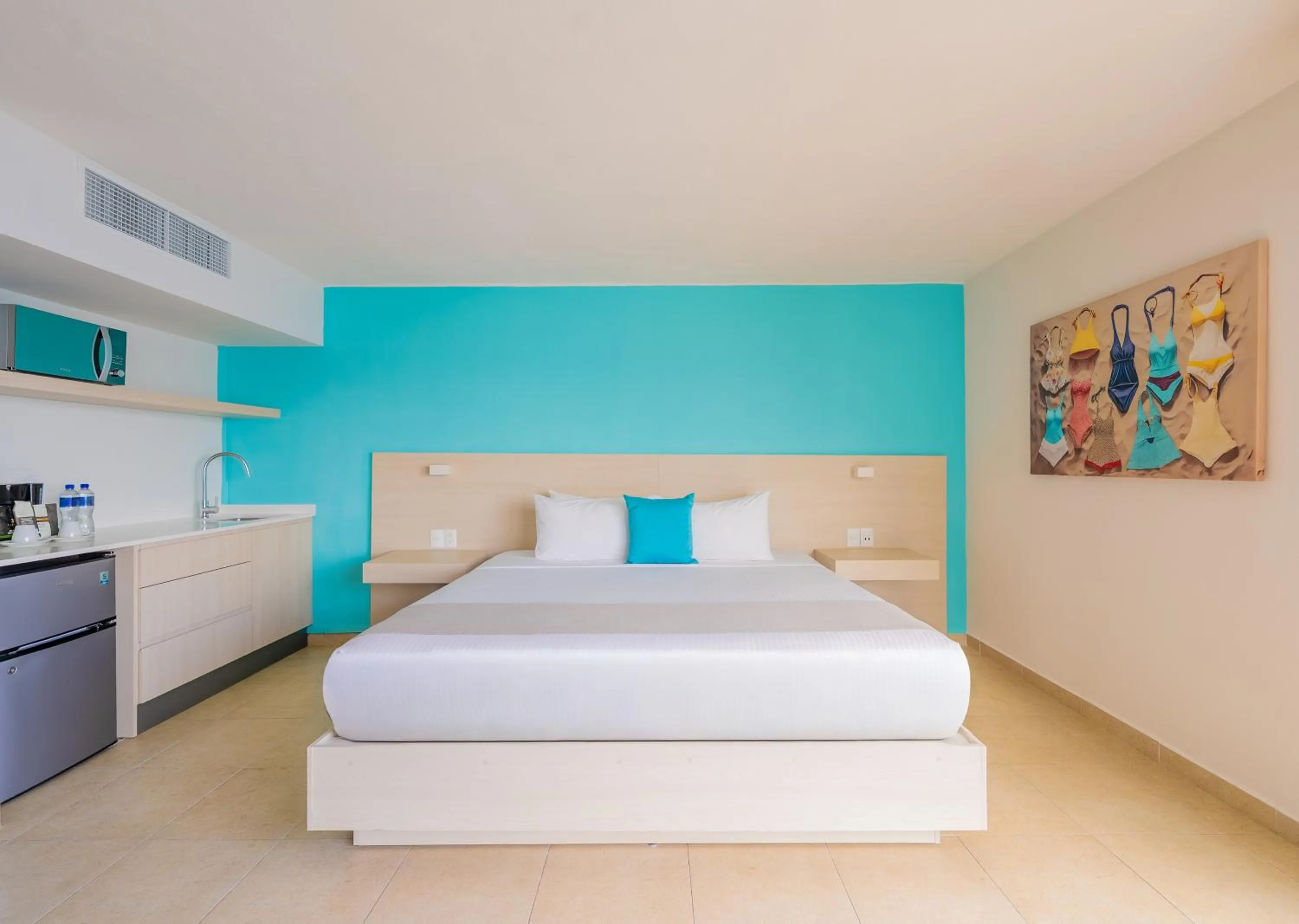 Bed in Hotel Amares Acapulco