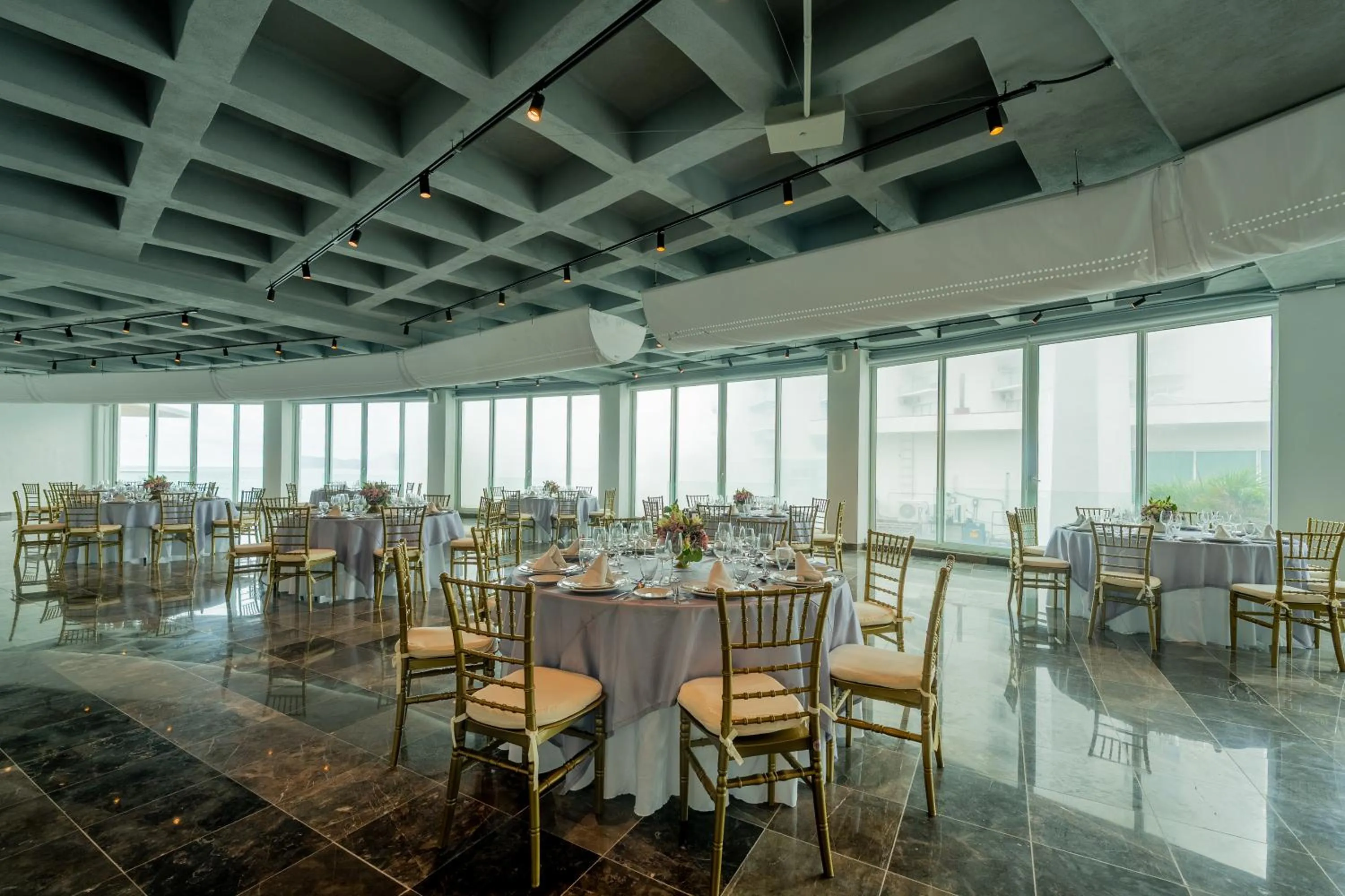 Banquet/Function facilities in Hotel Amares Acapulco