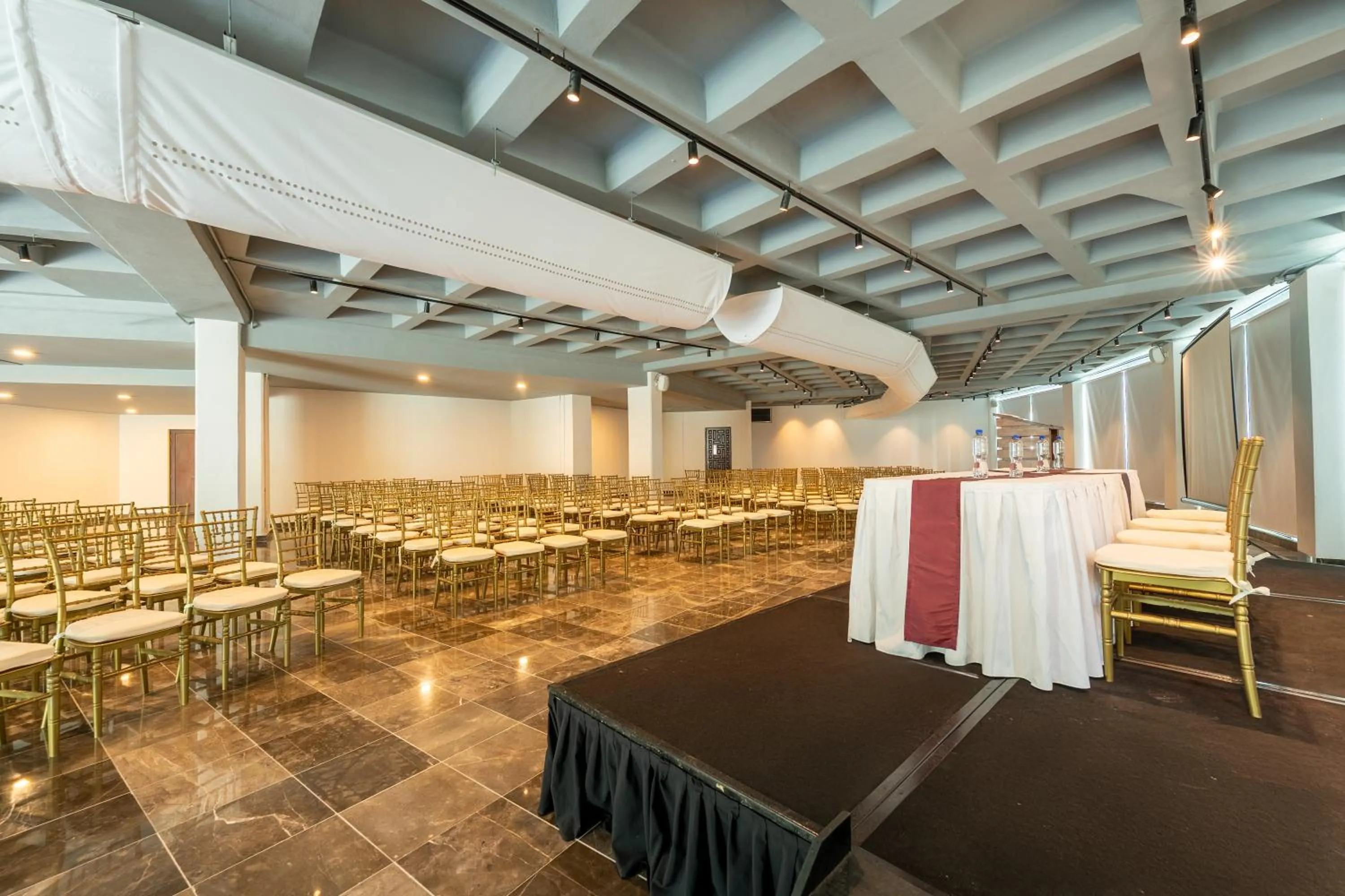 Banquet/Function facilities in Hotel Amares Acapulco