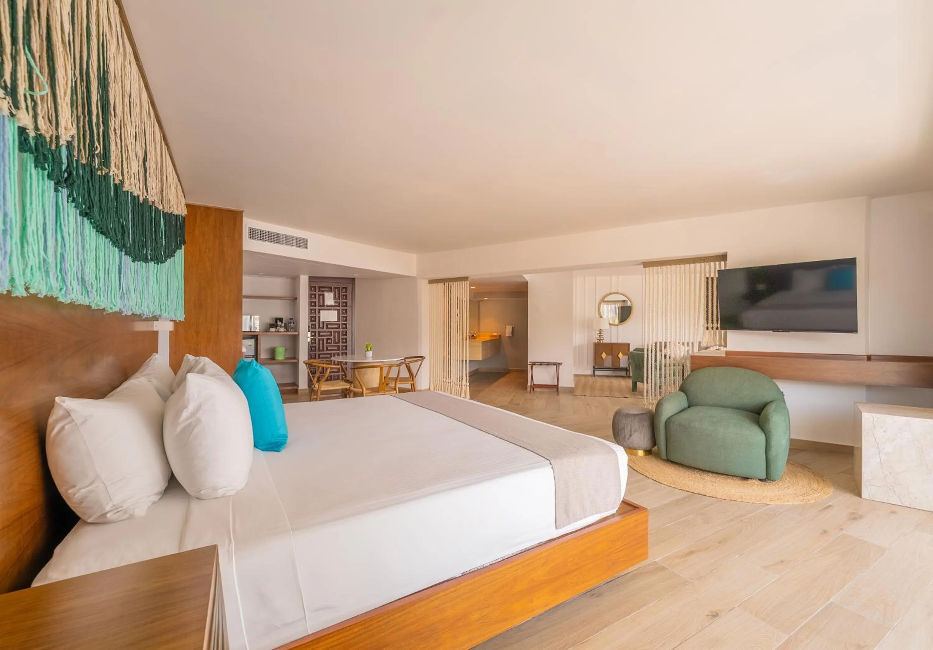 Bed in Hotel Amares Acapulco