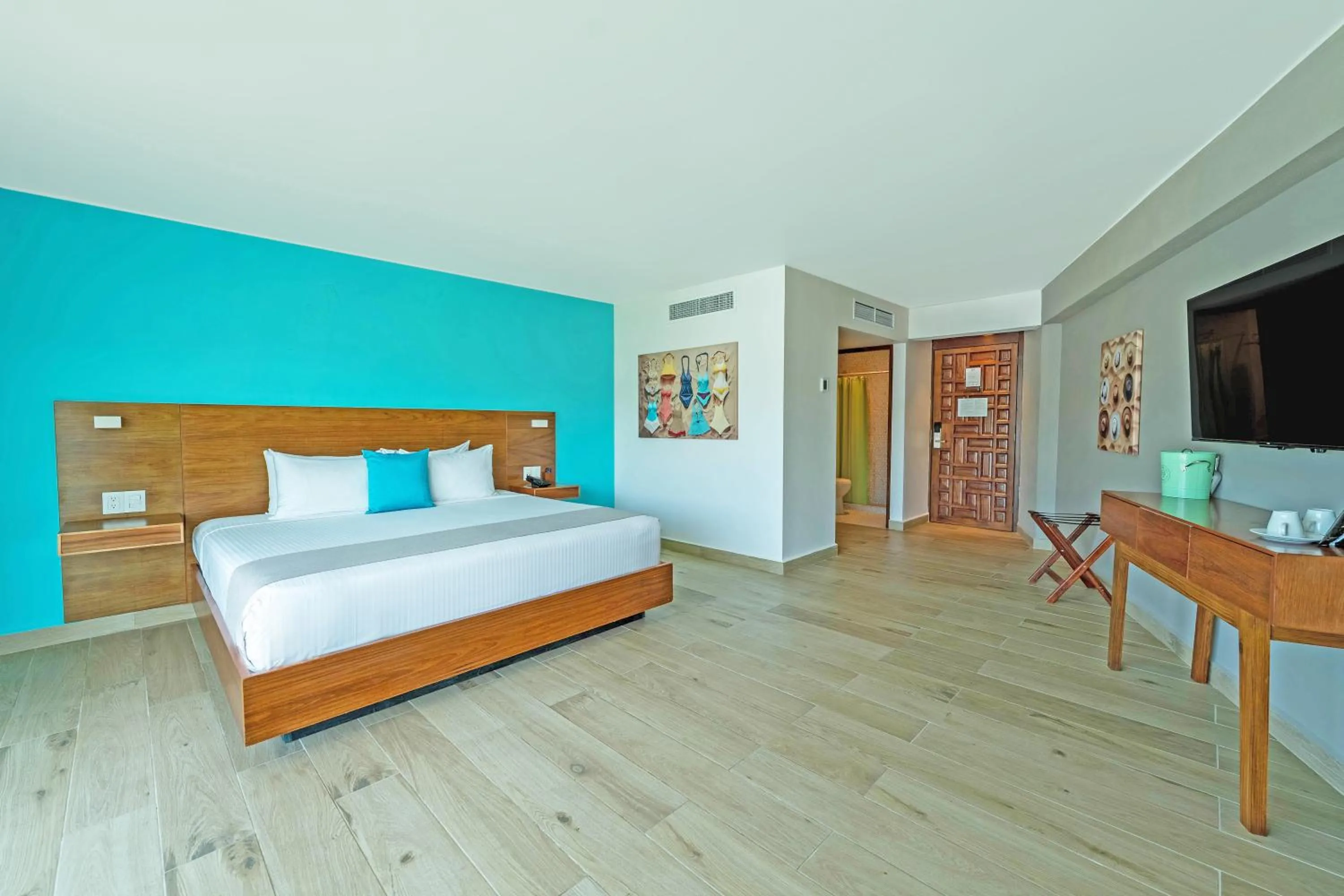 Bed in Hotel Amares Acapulco