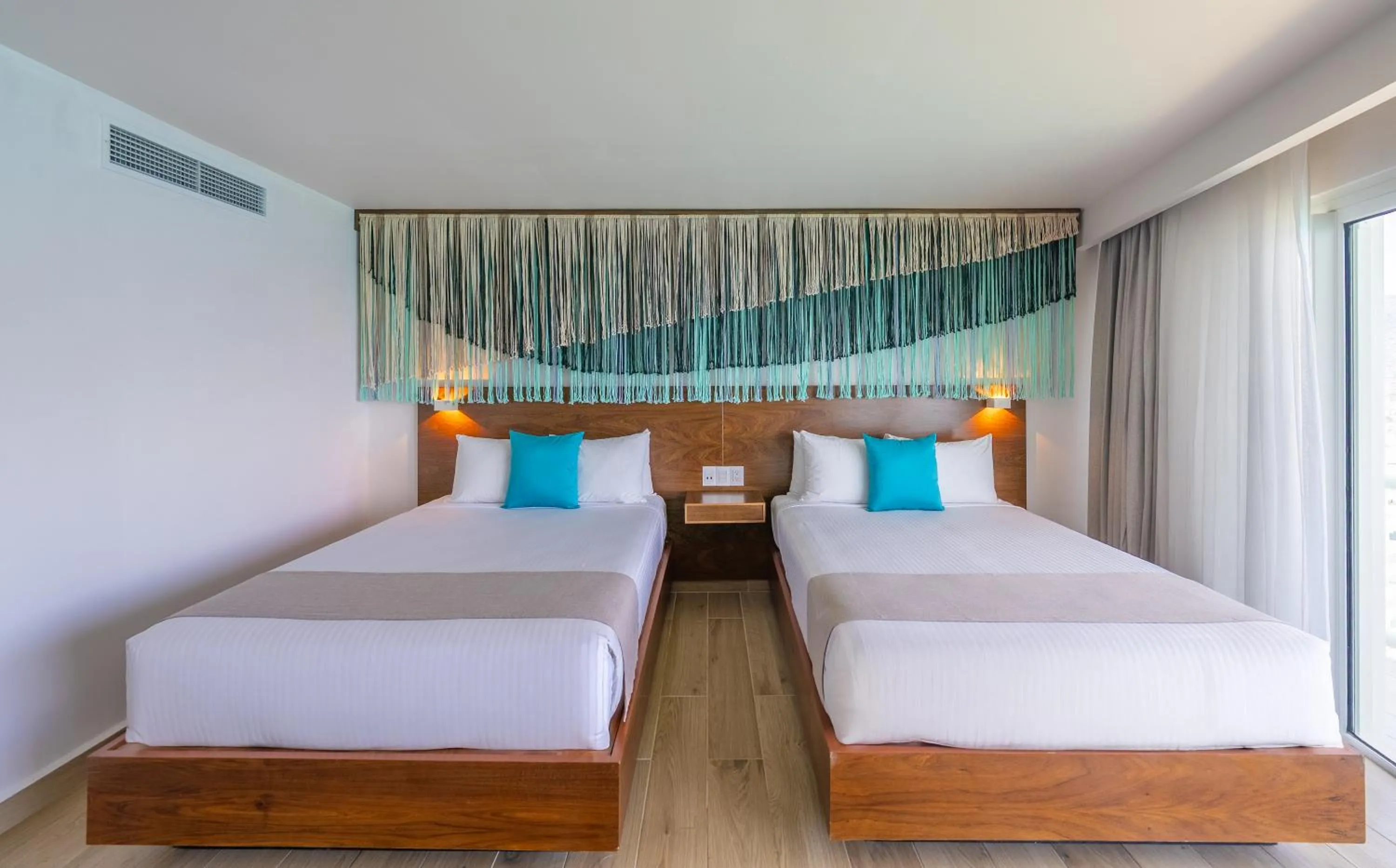 Bed in Hotel Amares Acapulco