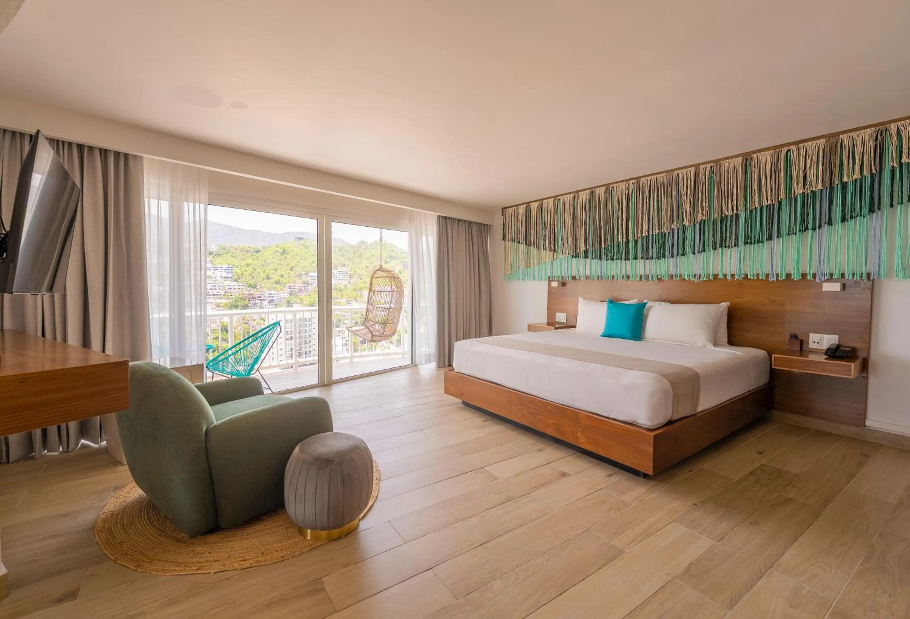 Bed in Hotel Amares Acapulco