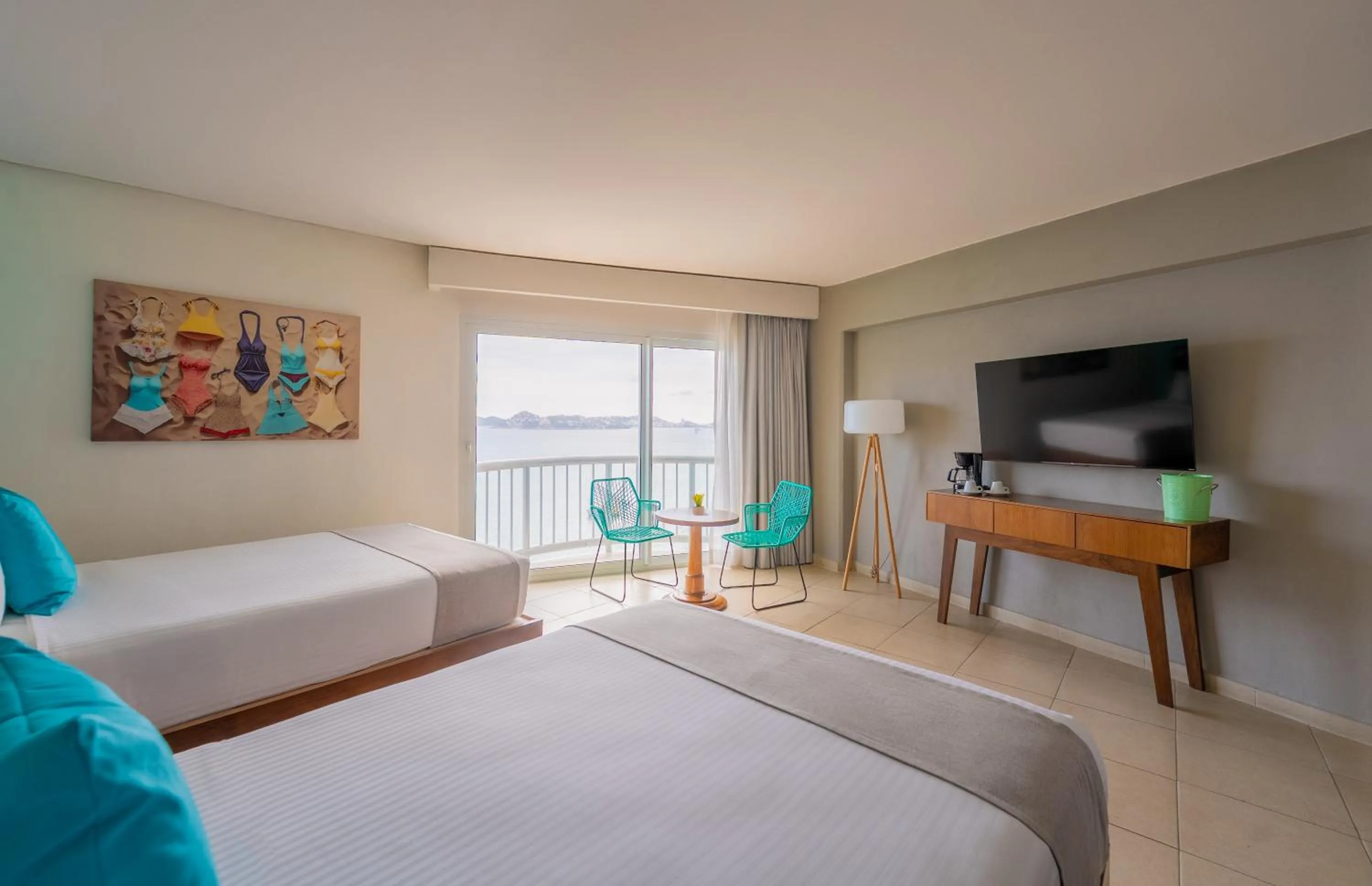 Bed in Hotel Amares Acapulco