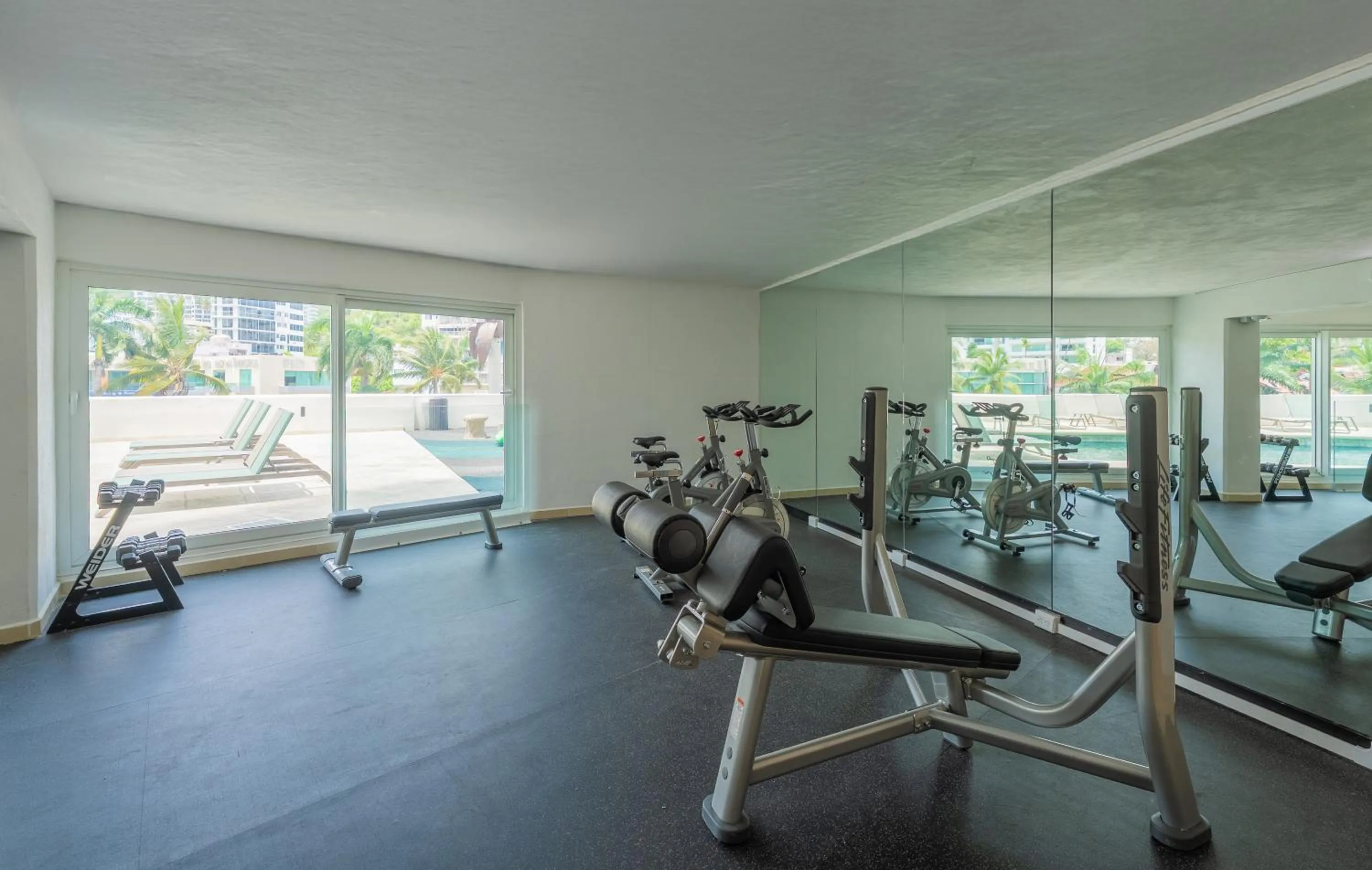 Fitness centre/facilities in Hotel Amares Acapulco