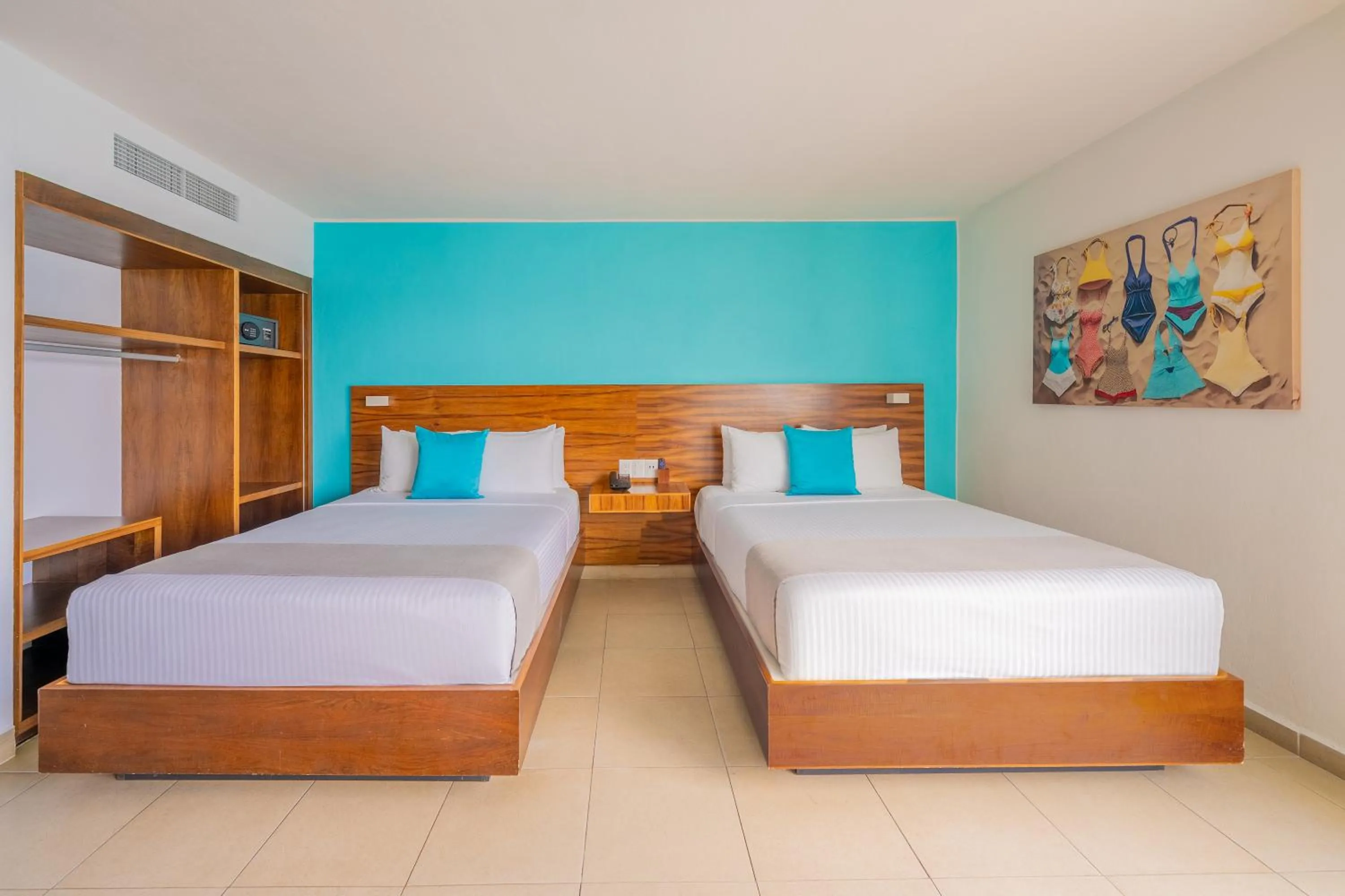 Bed in Hotel Amares Acapulco