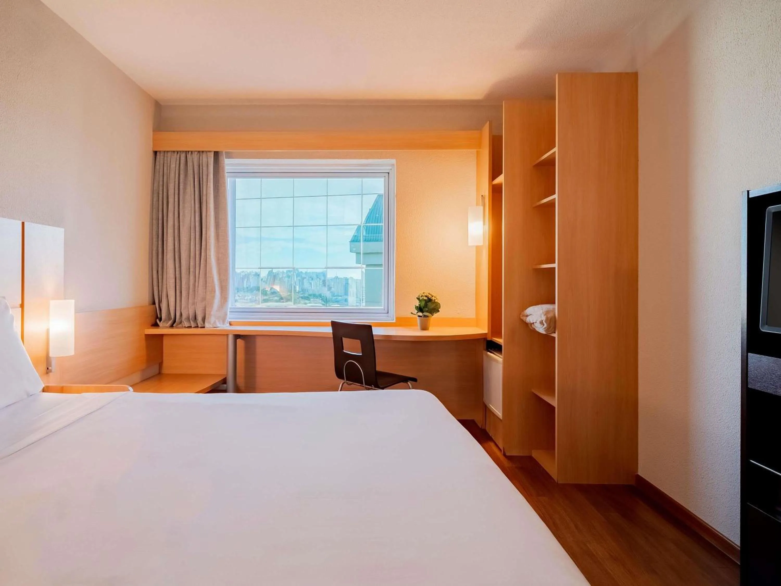 Bedroom, Bed in ibis Sao Paulo Congonhas