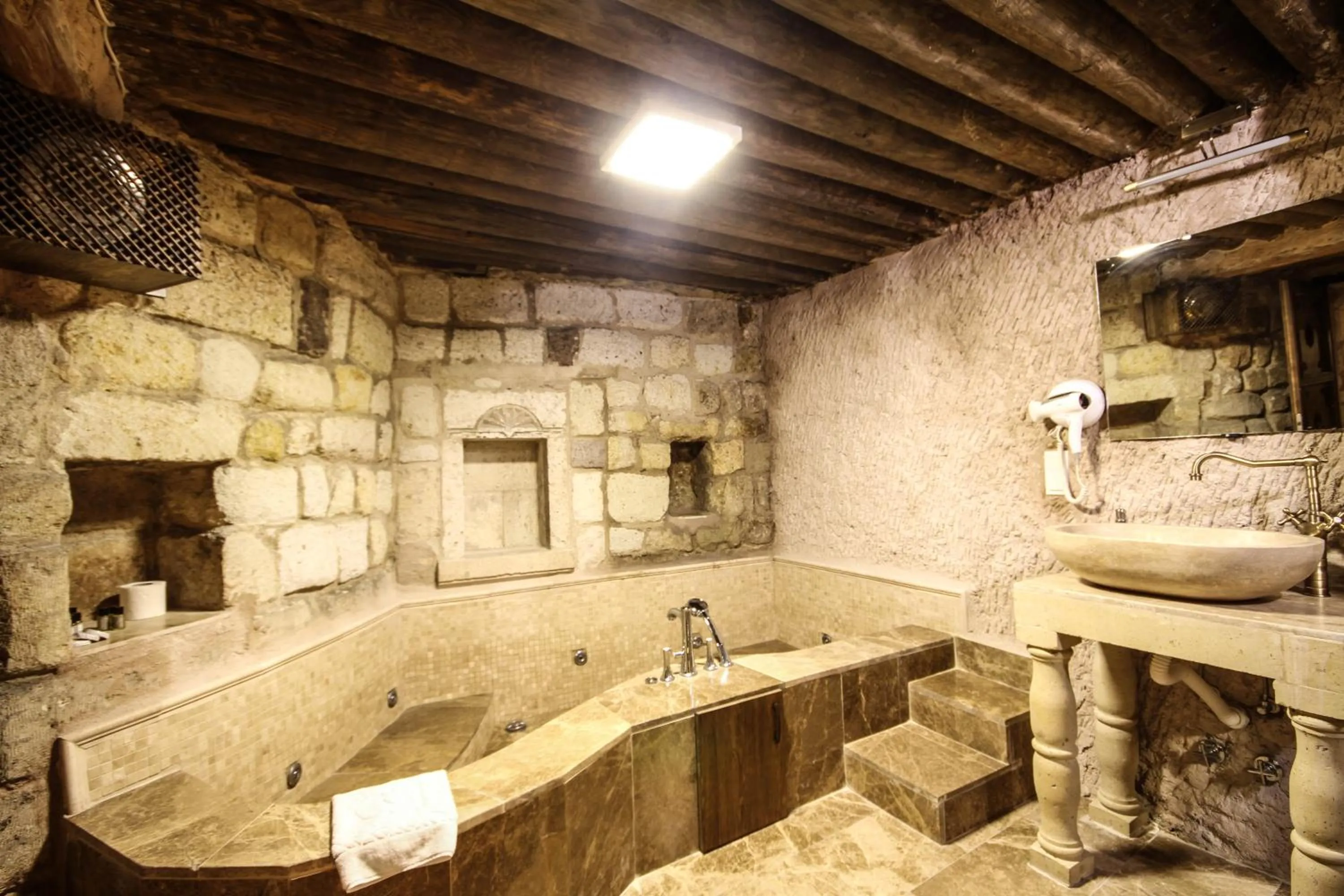 Heaven Cave House - Razziya Evi