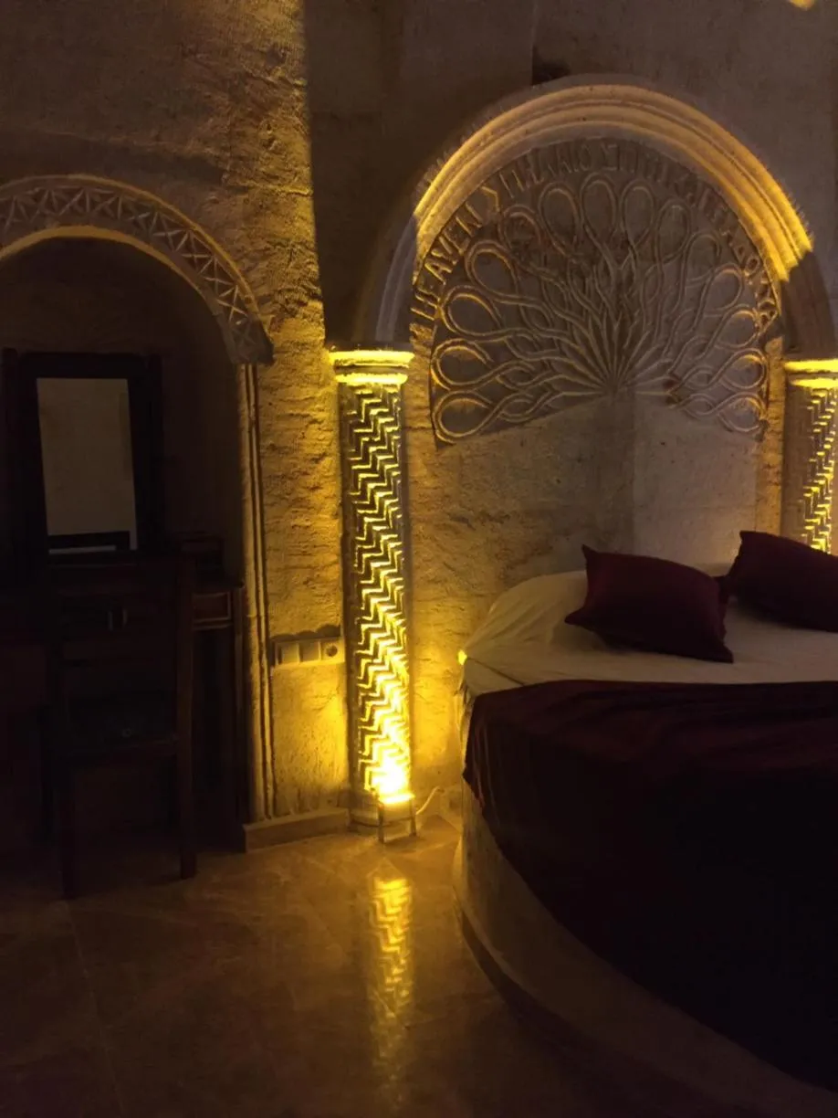 Bed in Heaven Cave House - Razziya Evi