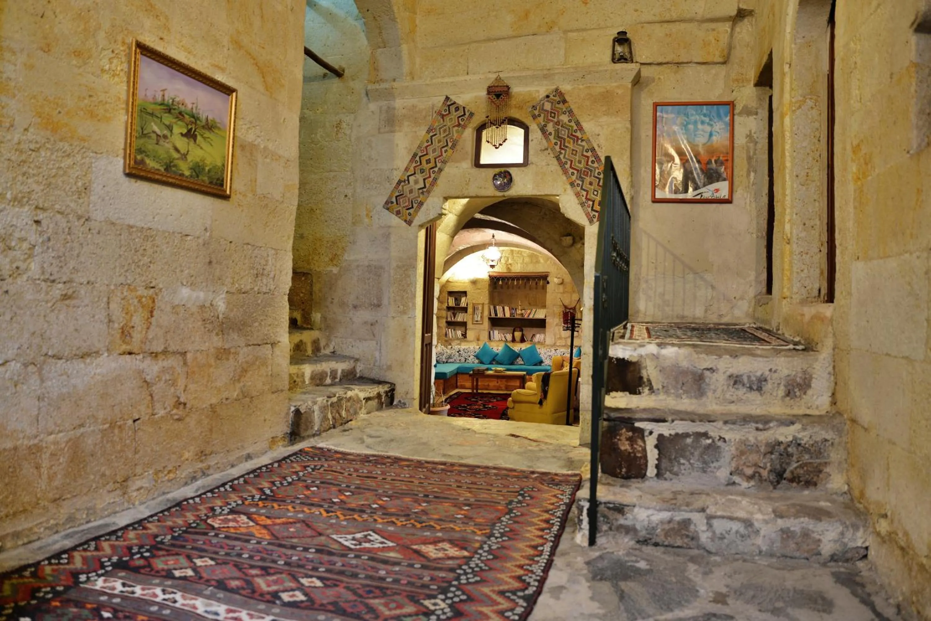 Decorative detail, Bed in Heaven Cave House - Razziya Evi