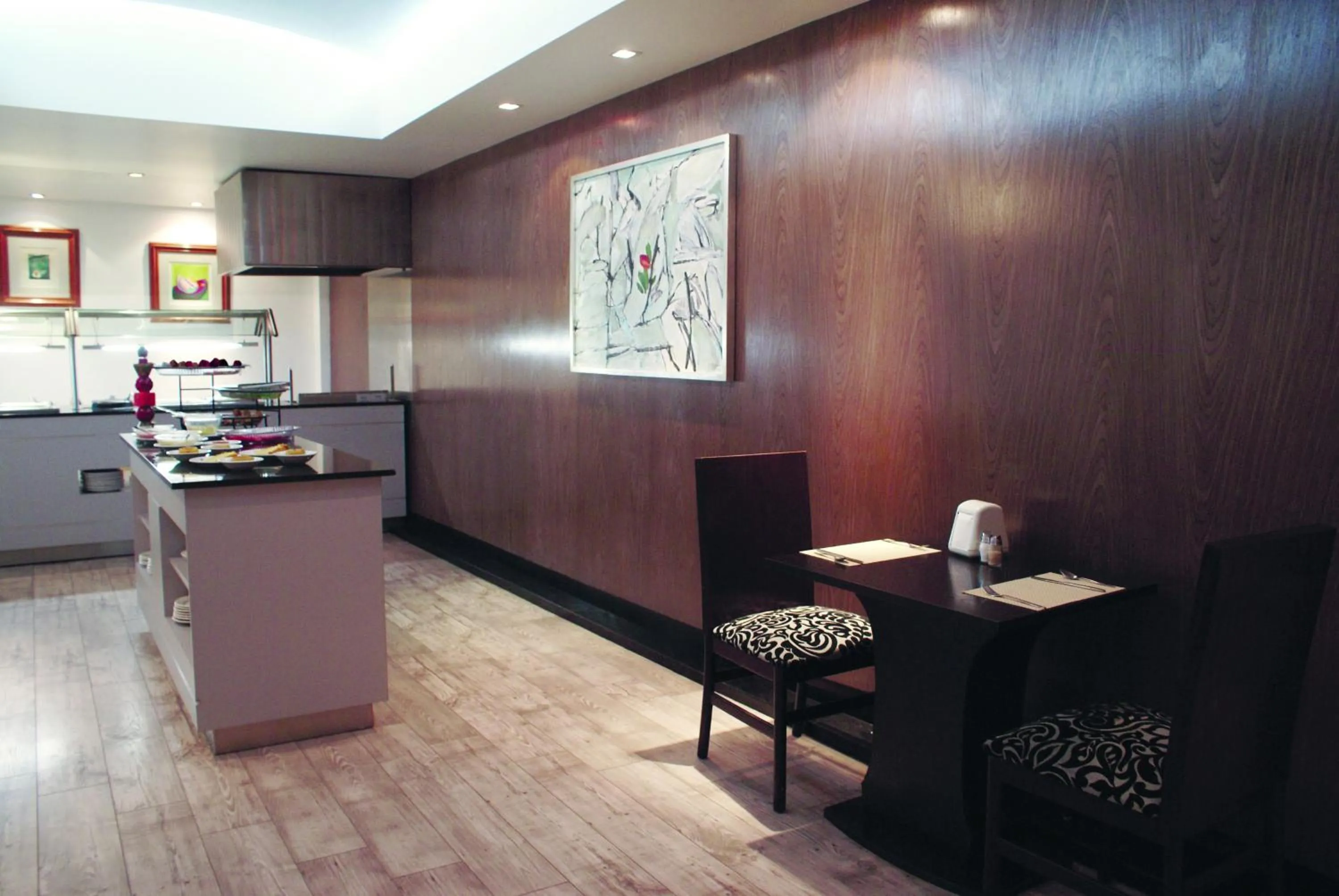 Restaurant/places to eat in Hotel Regente