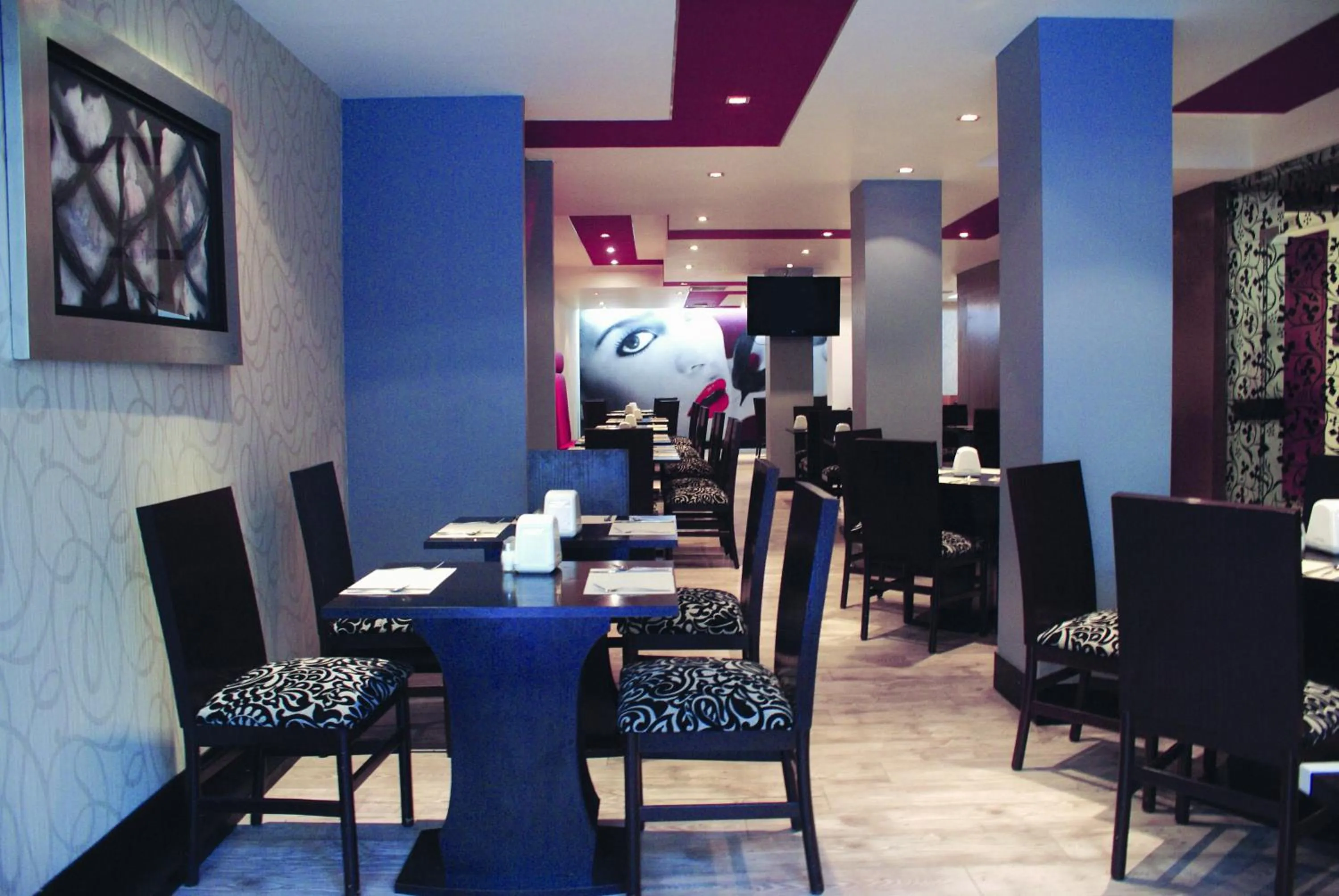 Restaurant/places to eat in Hotel Regente