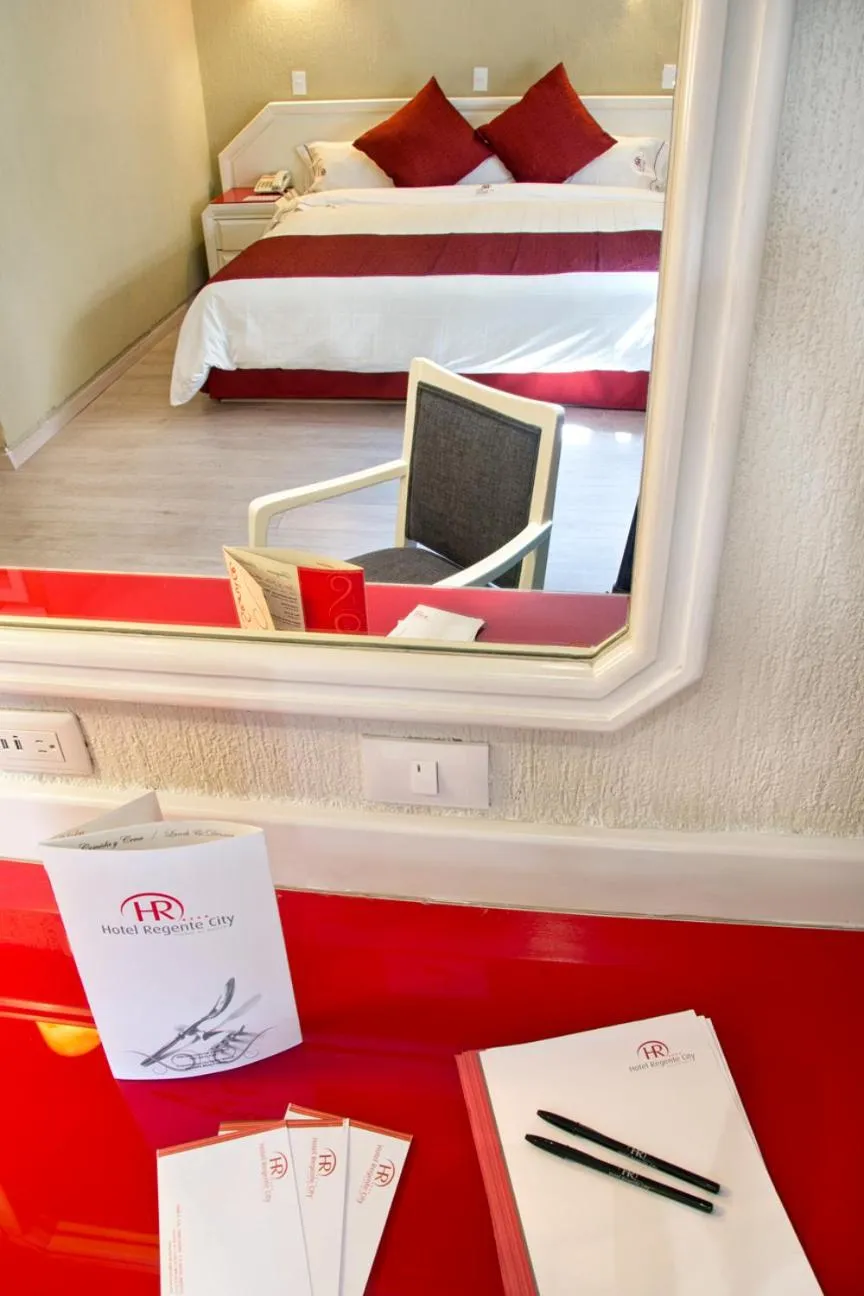 Bedroom, Bed in Hotel Regente