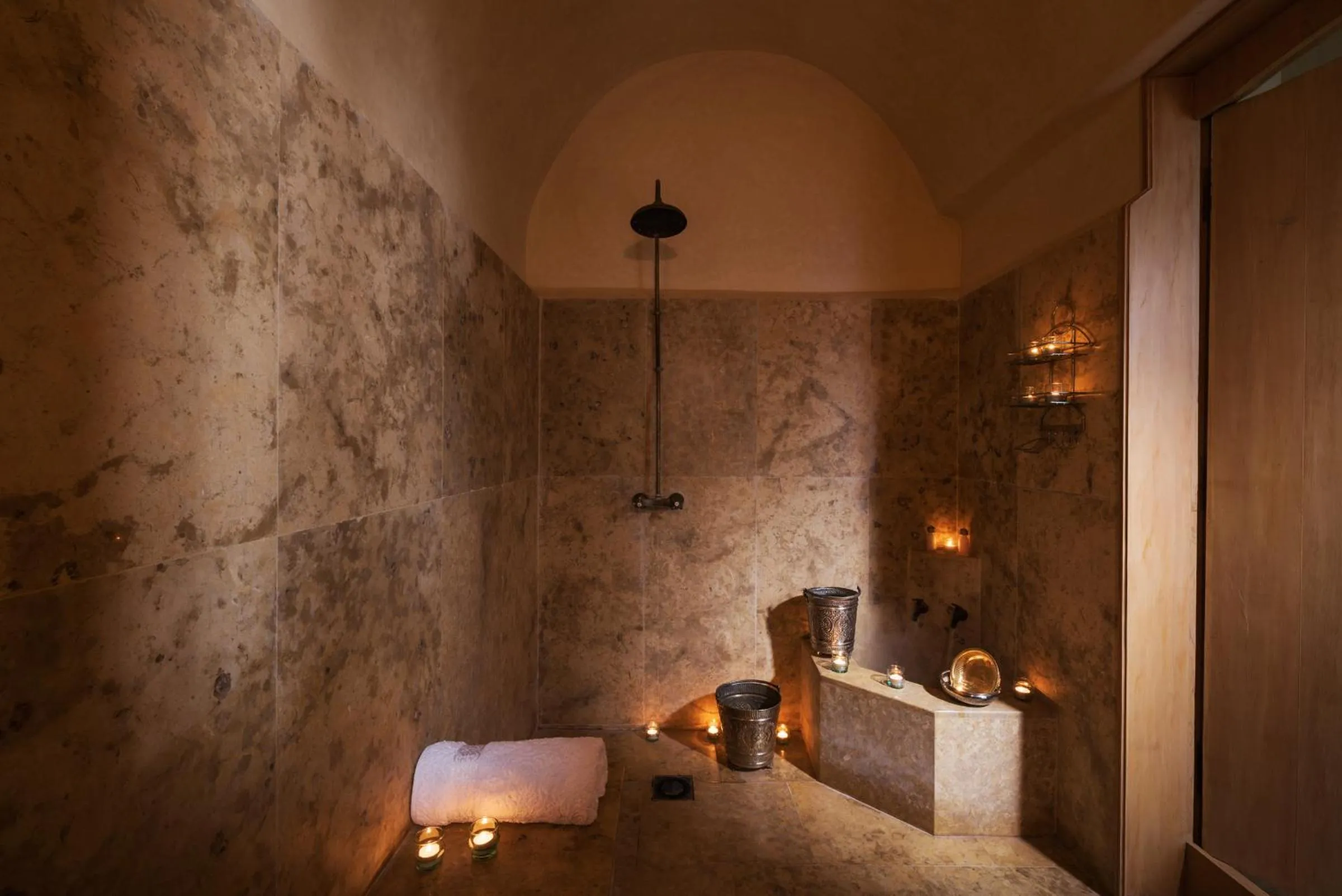 Steam room in Villa Dinari