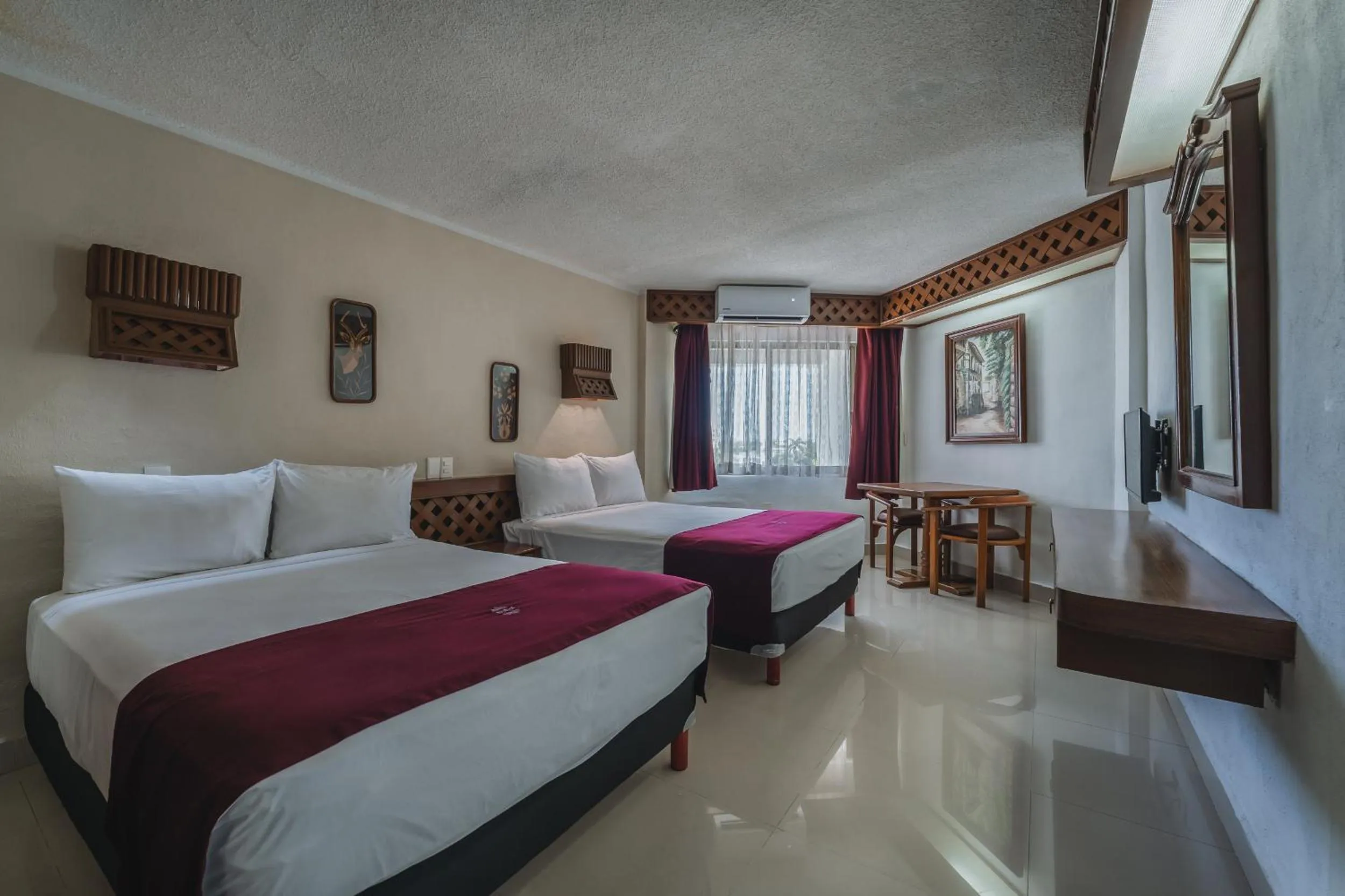 Photo of the whole room, Bed in Hotel Plaza Kokai Cancún