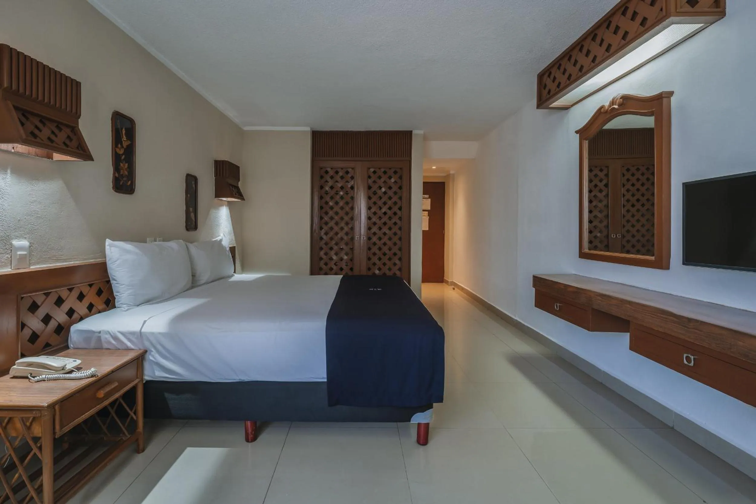 Bed in Hotel Plaza Kokai Cancún