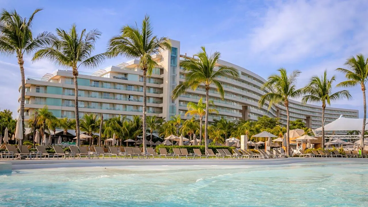 Property building in Palacio Mundo Imperial Riviera Diamante Acapulco