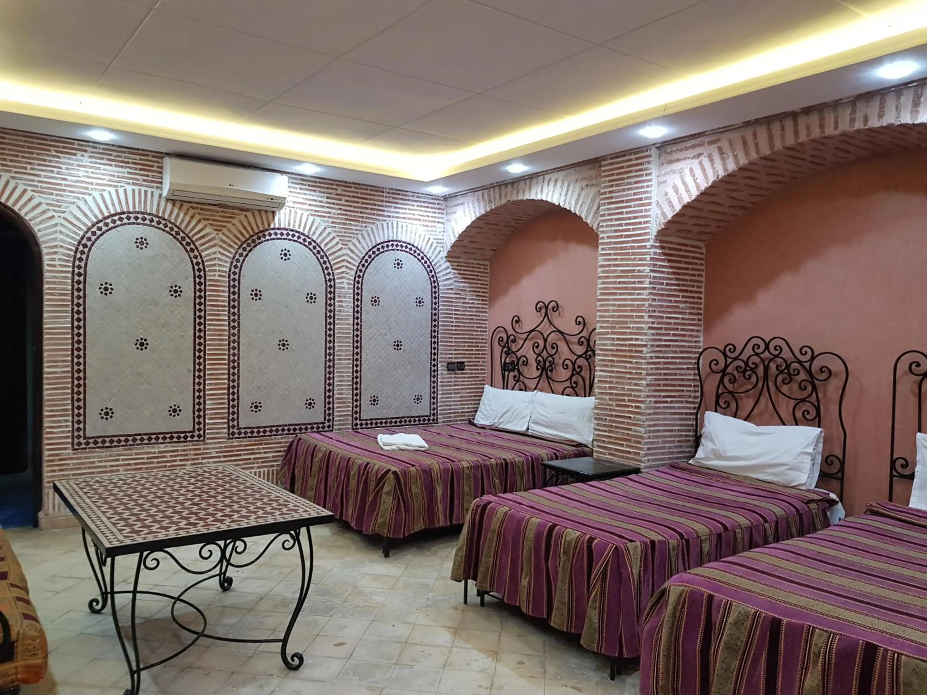 Bed in Hotel Salsabil