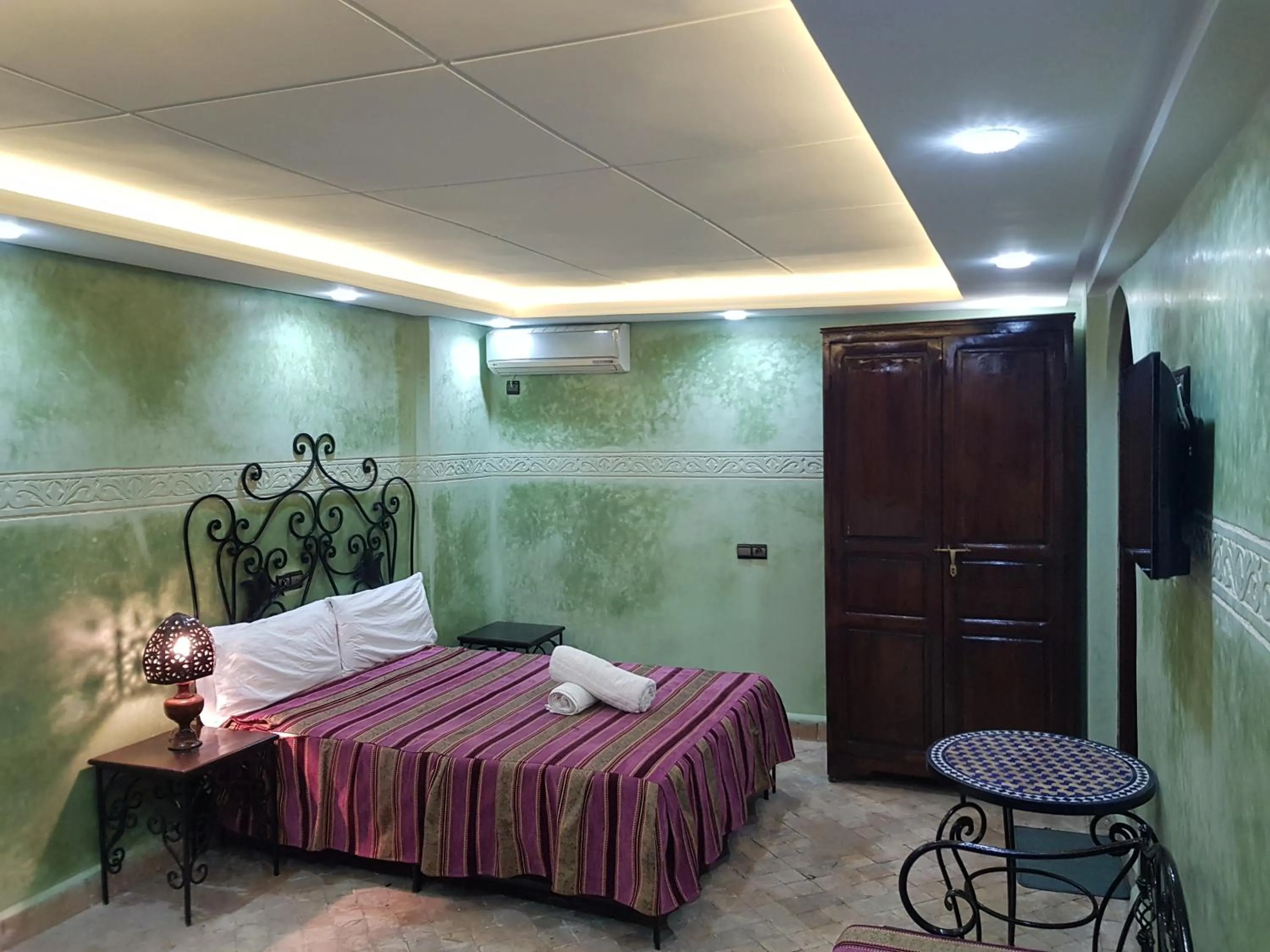 Bed in Hotel Salsabil