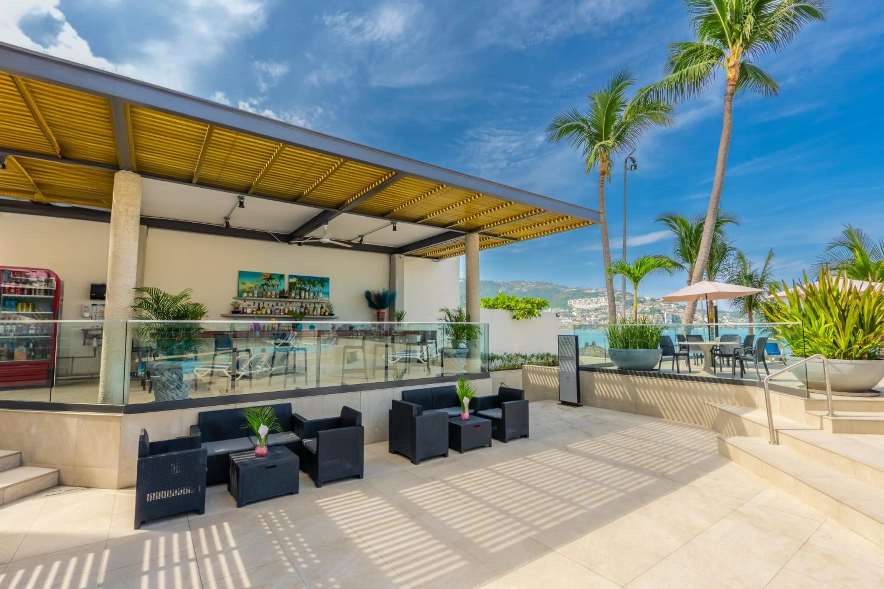 Lounge or bar in Copacabana Beach Hotel Acapulco