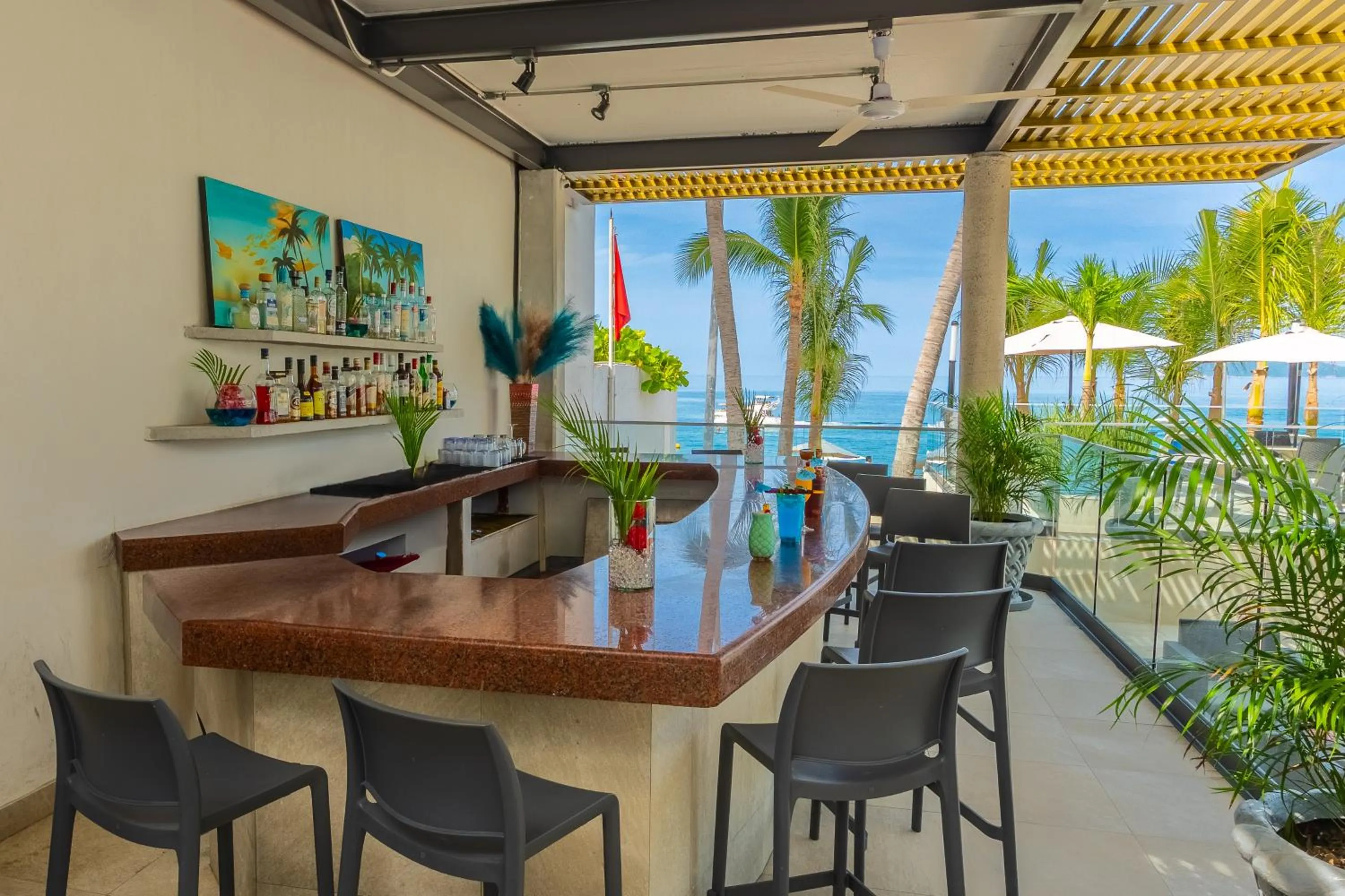 Lounge or bar in Copacabana Beach Hotel Acapulco