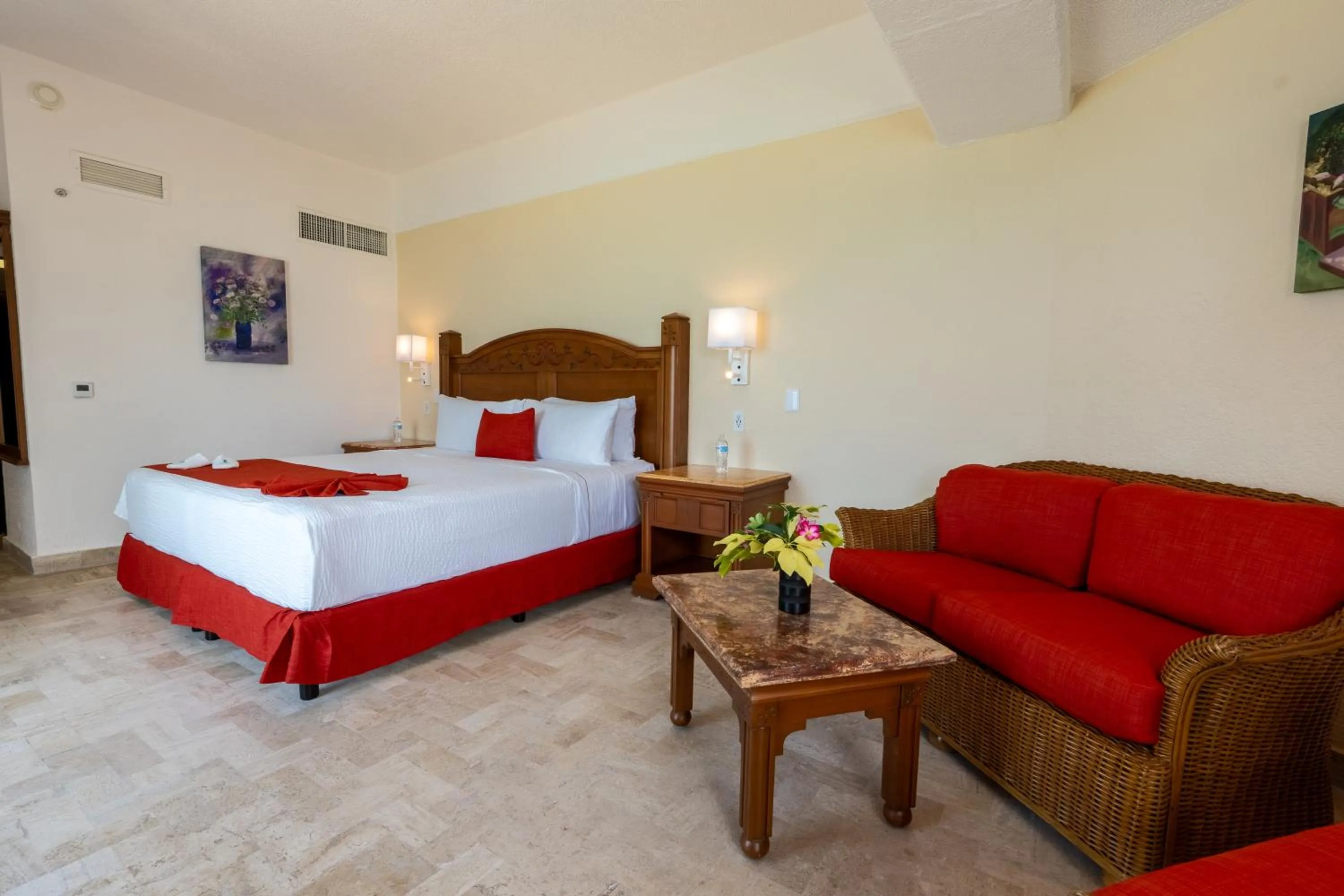 Living room, Bed in Copacabana Beach Hotel Acapulco