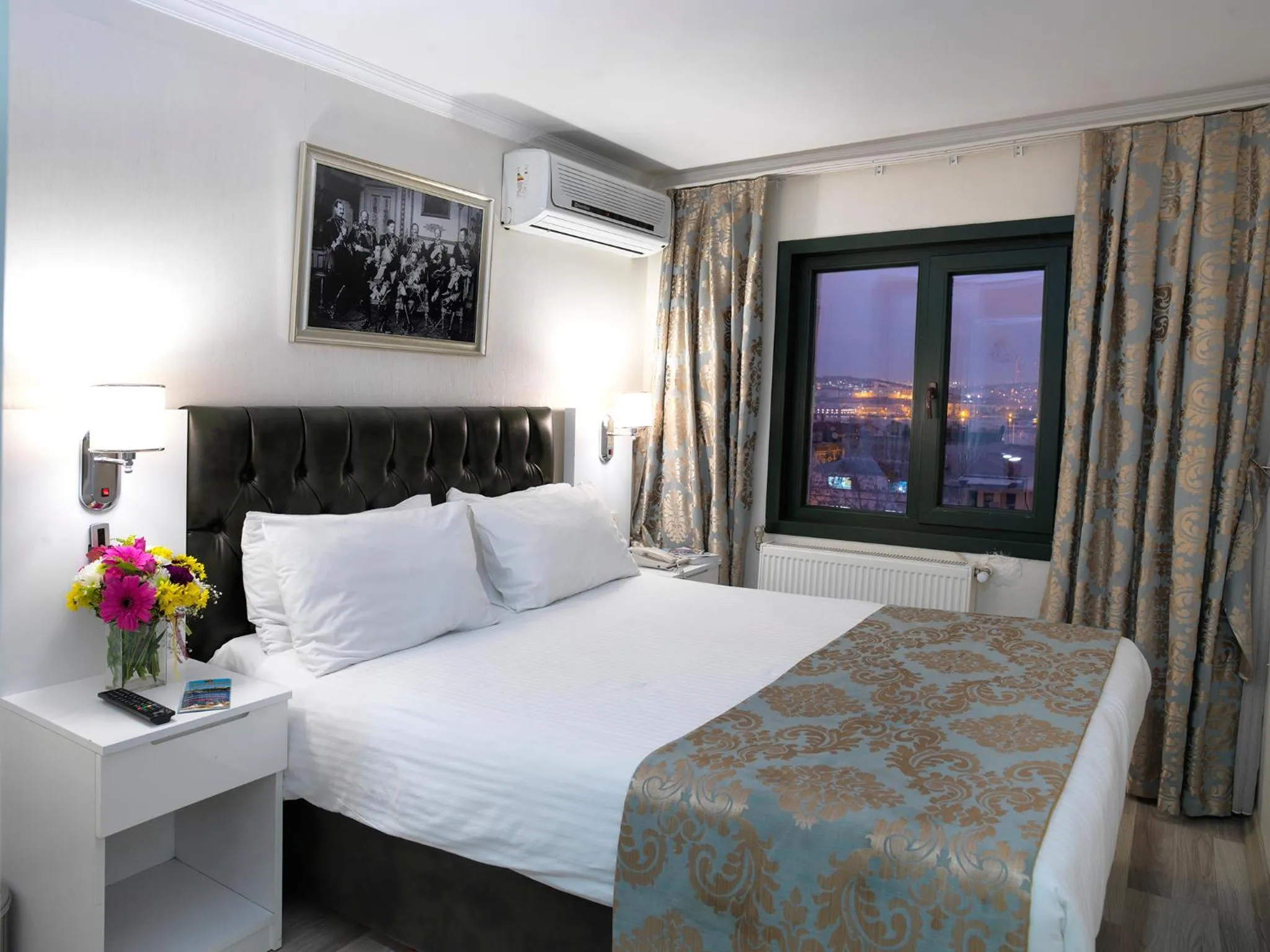 Photo of the whole room in Monarch Hotel Istanbul