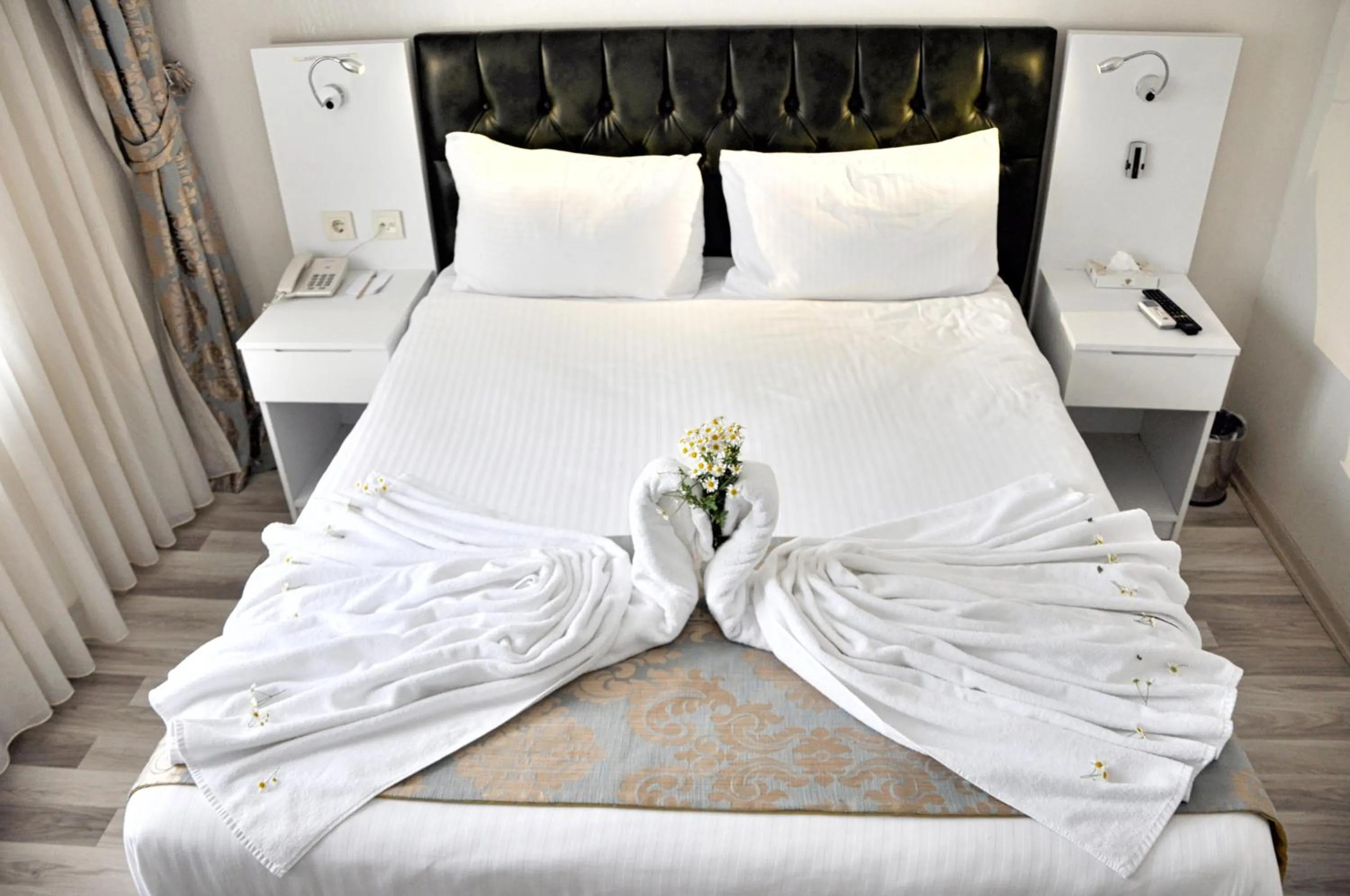 Photo of the whole room in Monarch Hotel Istanbul