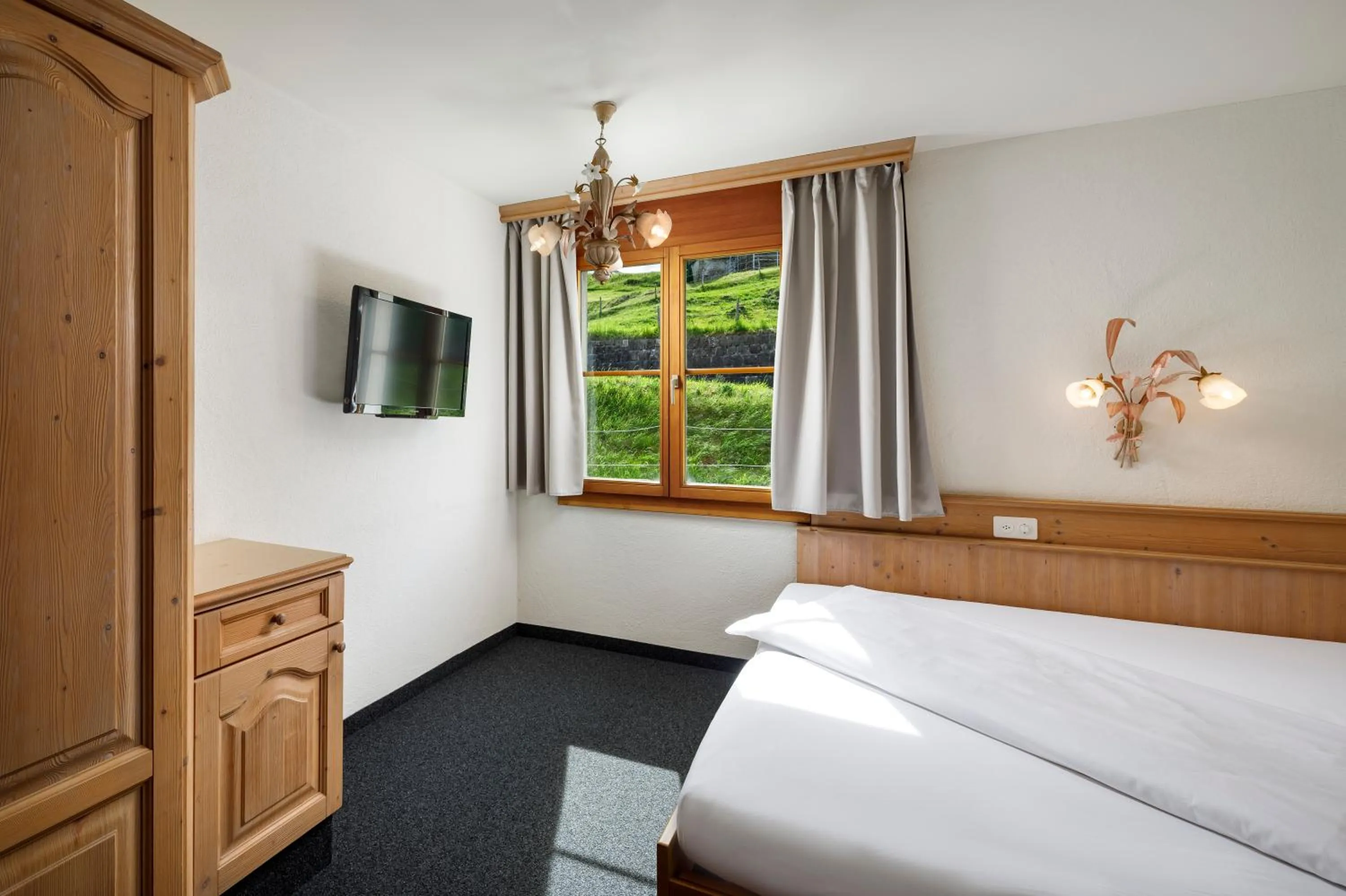 TV and multimedia, Bed in Hotel und Naturhaus Bellevue