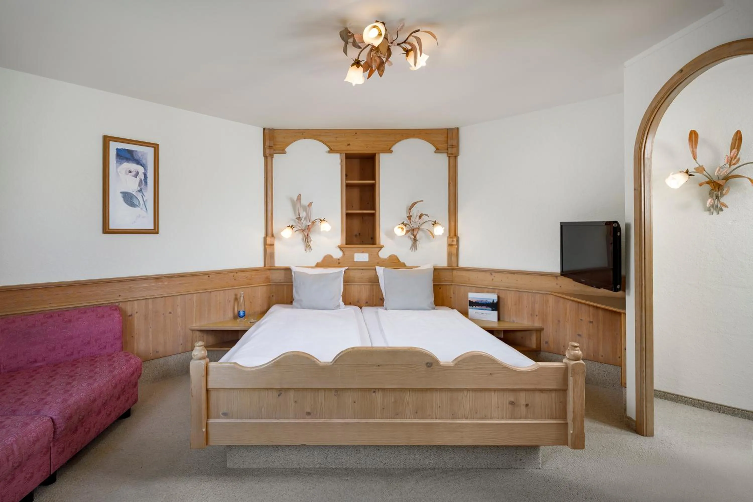 Communal lounge/ TV room, Bed in Hotel und Naturhaus Bellevue