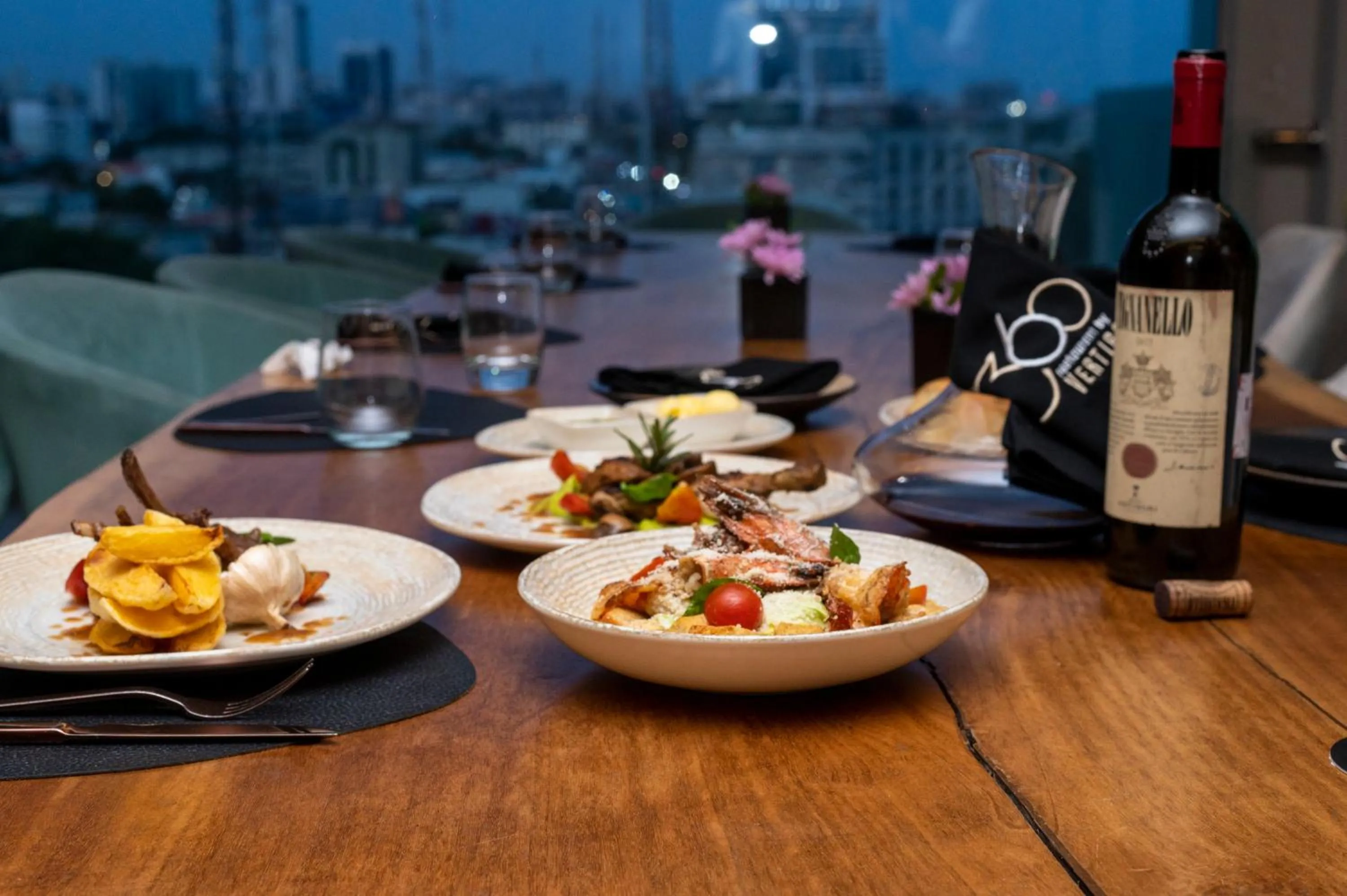 Restaurant/places to eat in The Blowfish Hotel