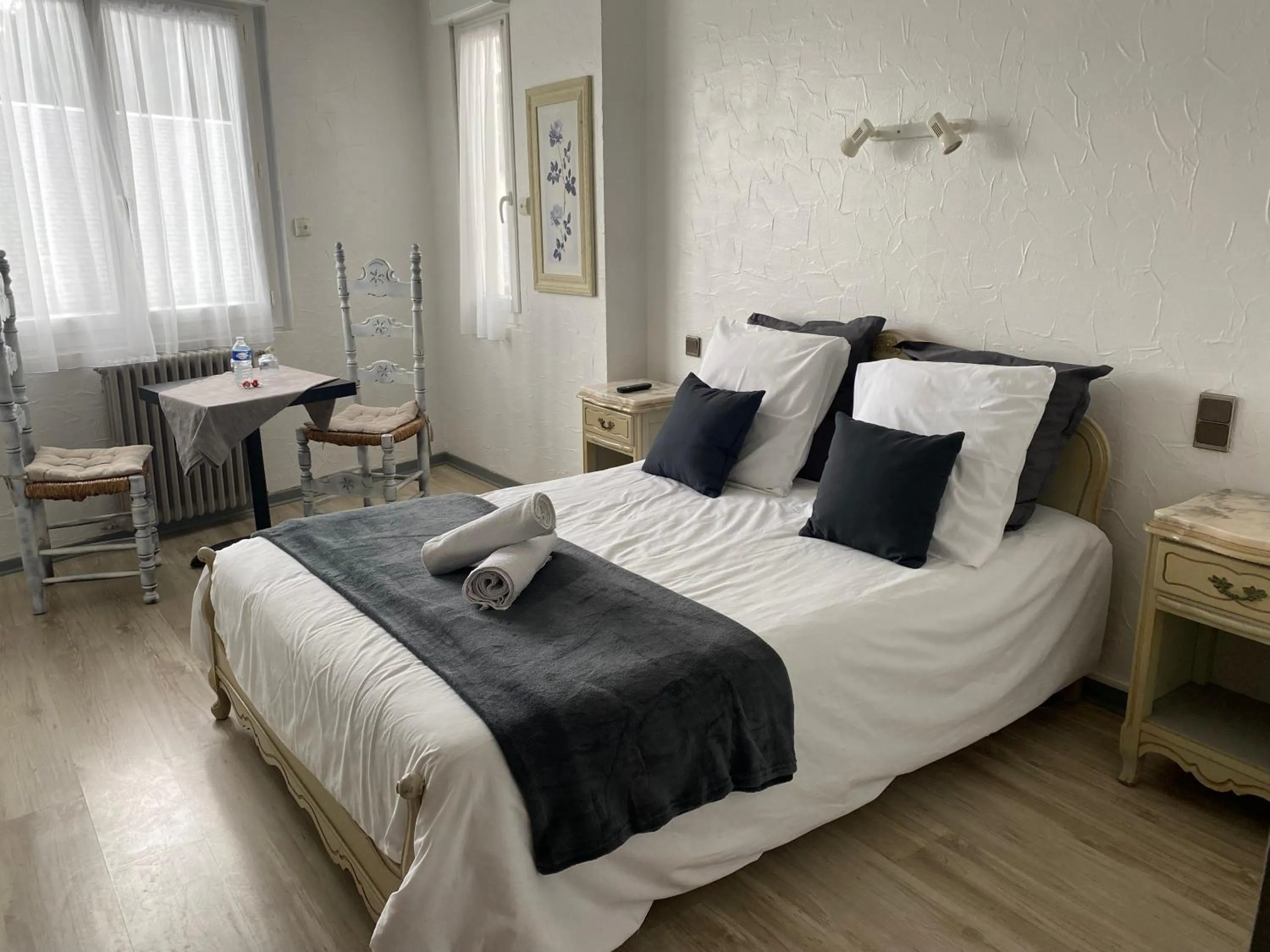 Bedroom, Bed in L' Auberge Campagnarde, Lourdes