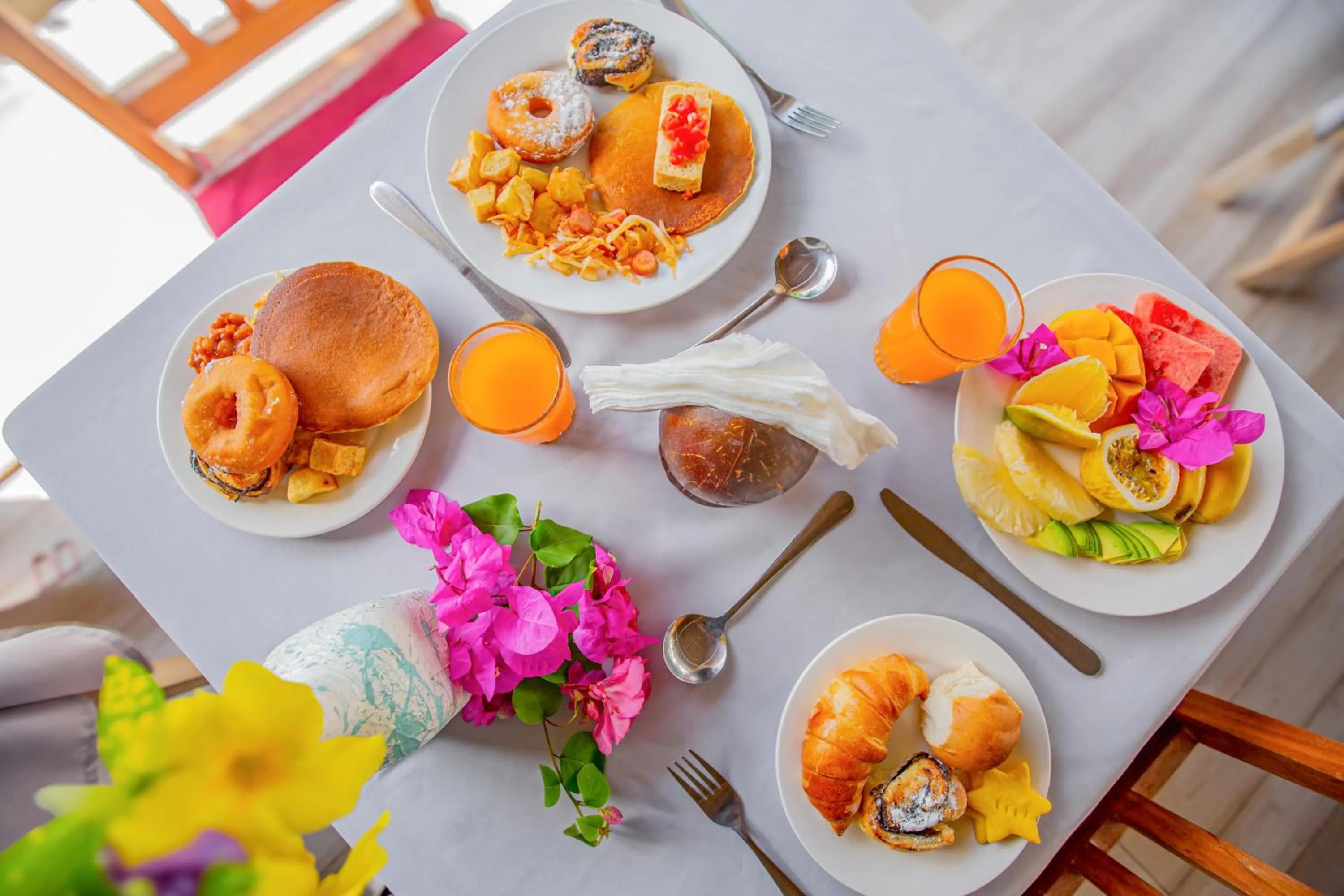 Food and drinks in AHG Sun Bay Mlilile Beach Hotel