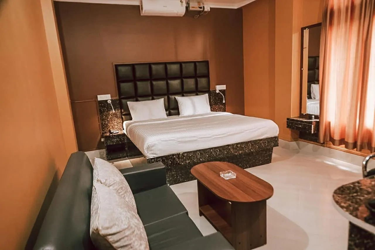 Bed in wings THE PRIDE