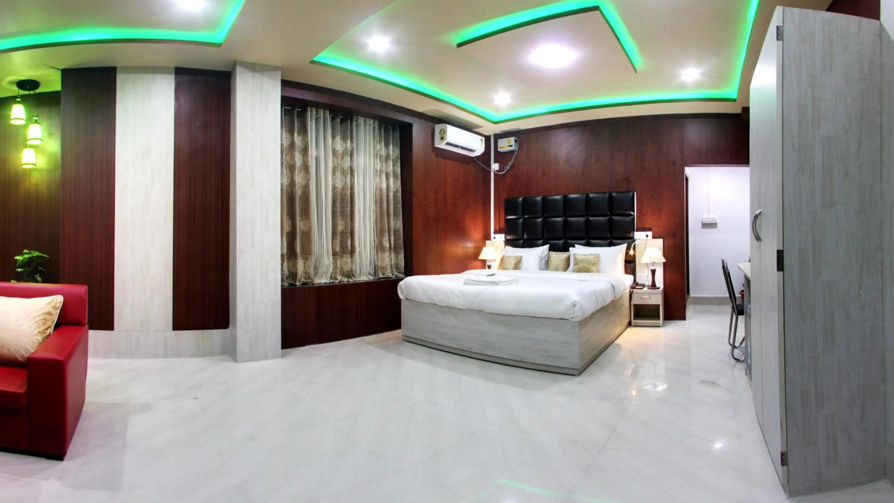 Bed in wings THE PRIDE