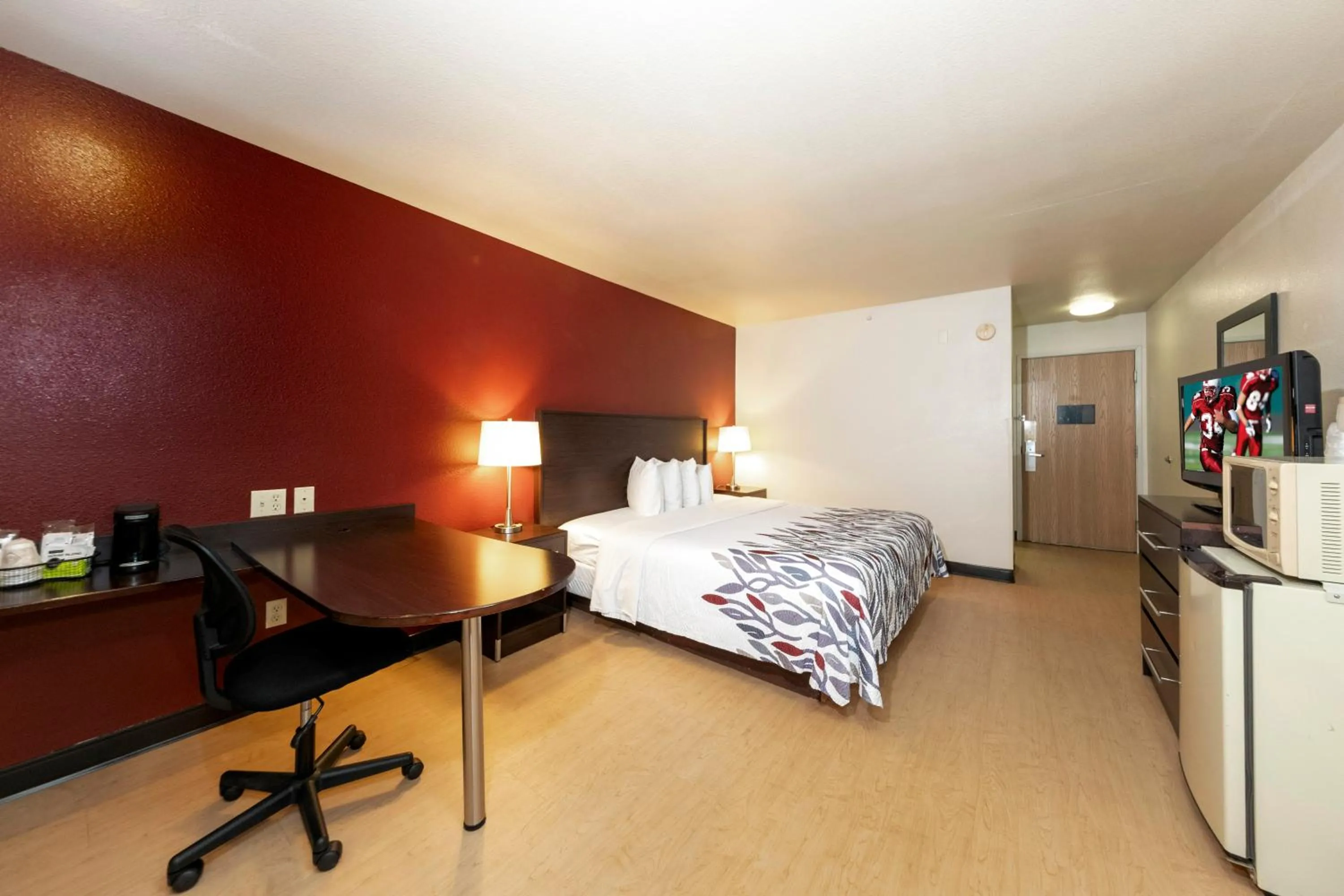 Bedroom in Red Roof Inn St Robert Ft Leonard Wood