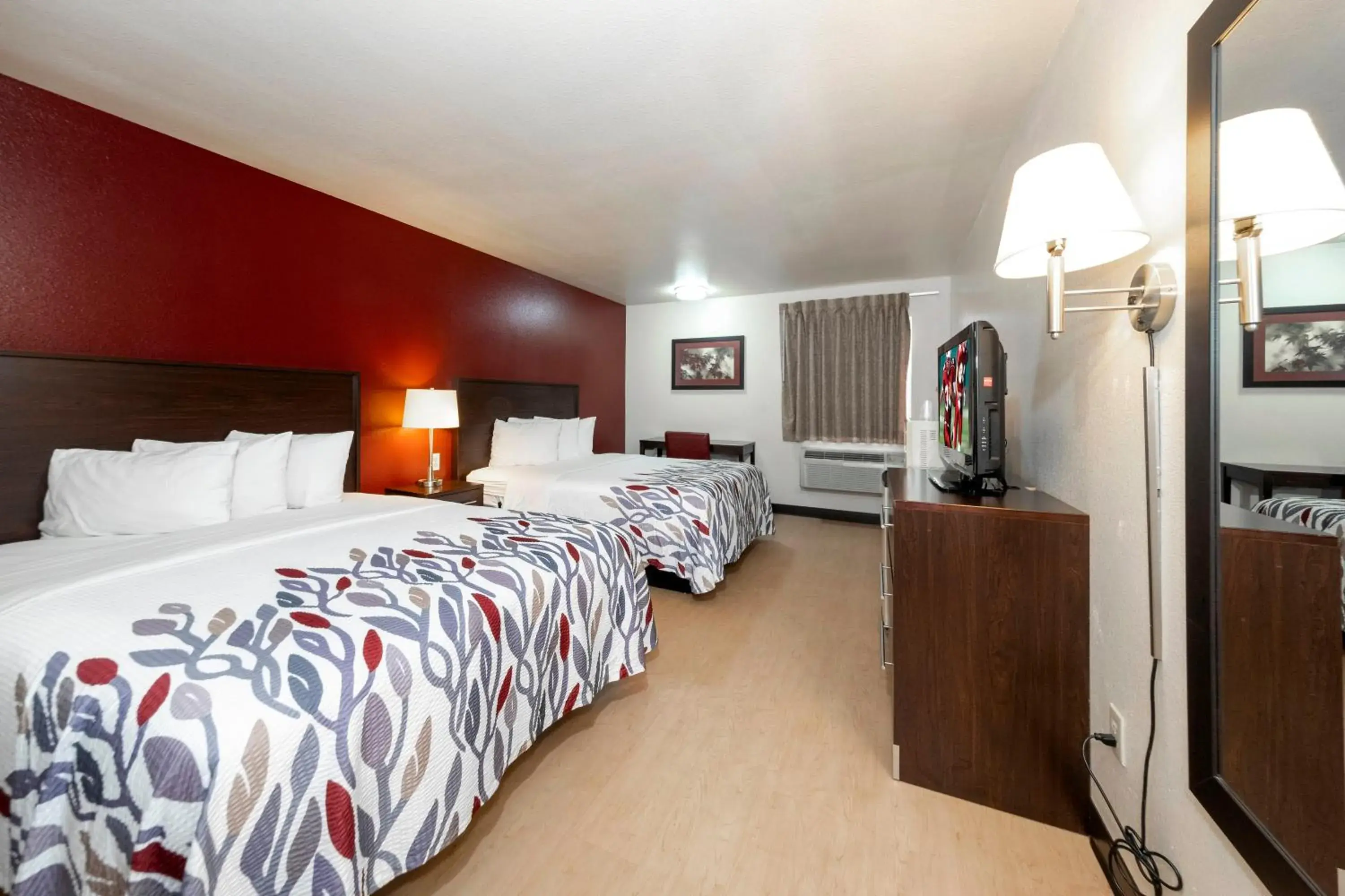 Deluxe Double Room with Two Double Beds - Disability Access/Roll-in Shower Non-Smoking in Red Roof Inn St Robert Ft Leonard Wood Deluxe Double Room with Two Double Beds - Disability Access/Roll-in Shower Non-Smoking in Red Roof Inn St Robert Ft Leonard Wood