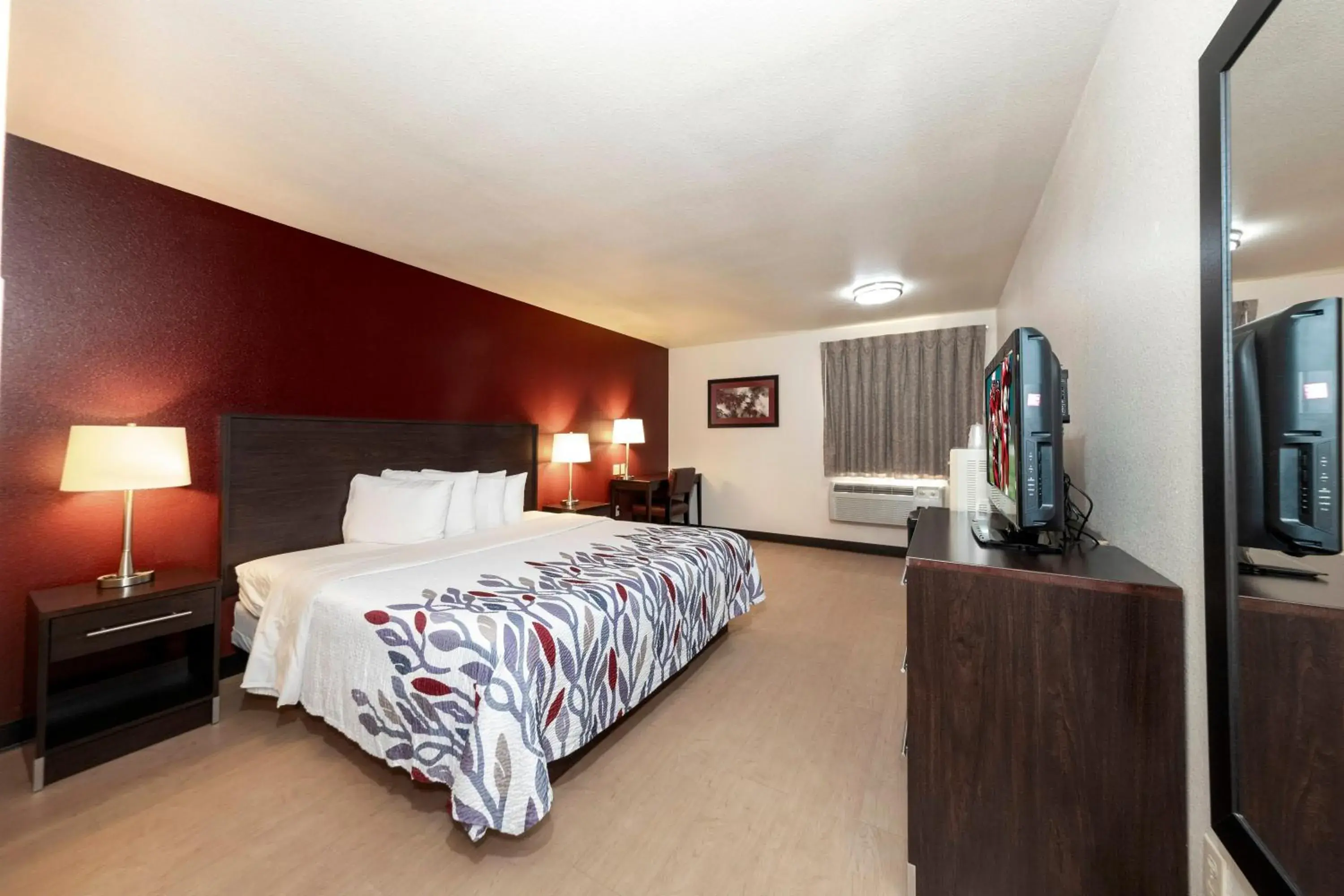 Standard King Room - Non-Smoking in Red Roof Inn St Robert Ft Leonard Wood Standard King Room - Non-Smoking in Red Roof Inn St Robert Ft Leonard Wood