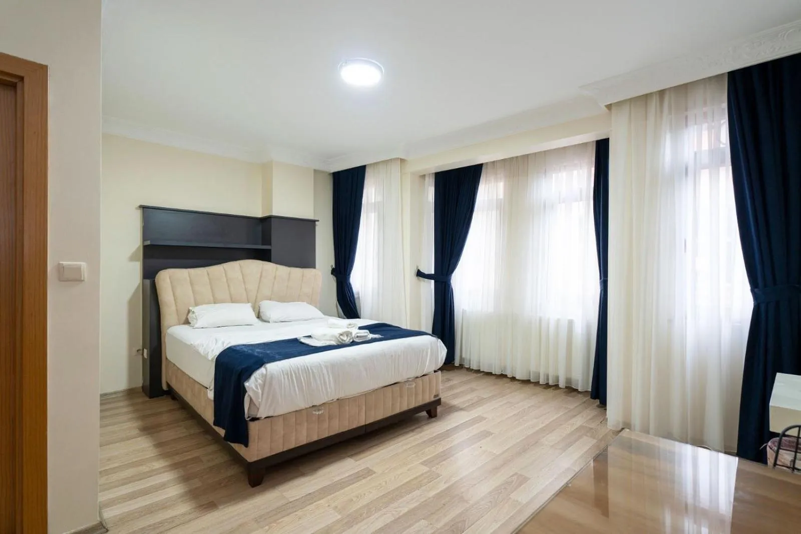 Photo of the whole room, Bed in Asteria House