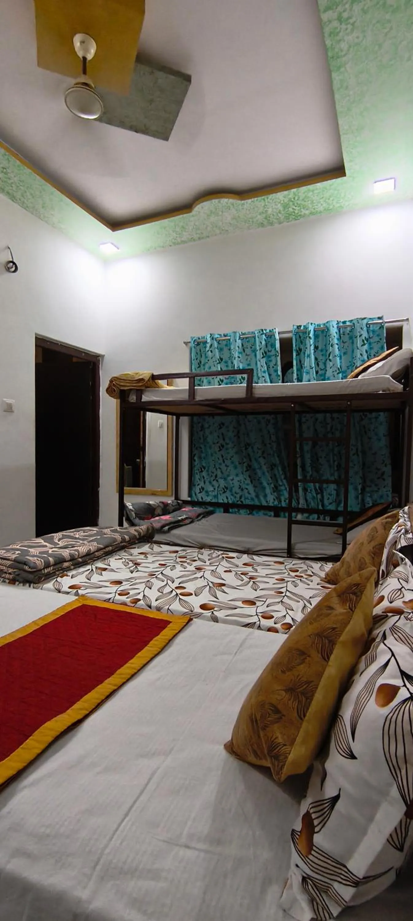 Photo of the whole room, Bed in Hotel Tofu safari