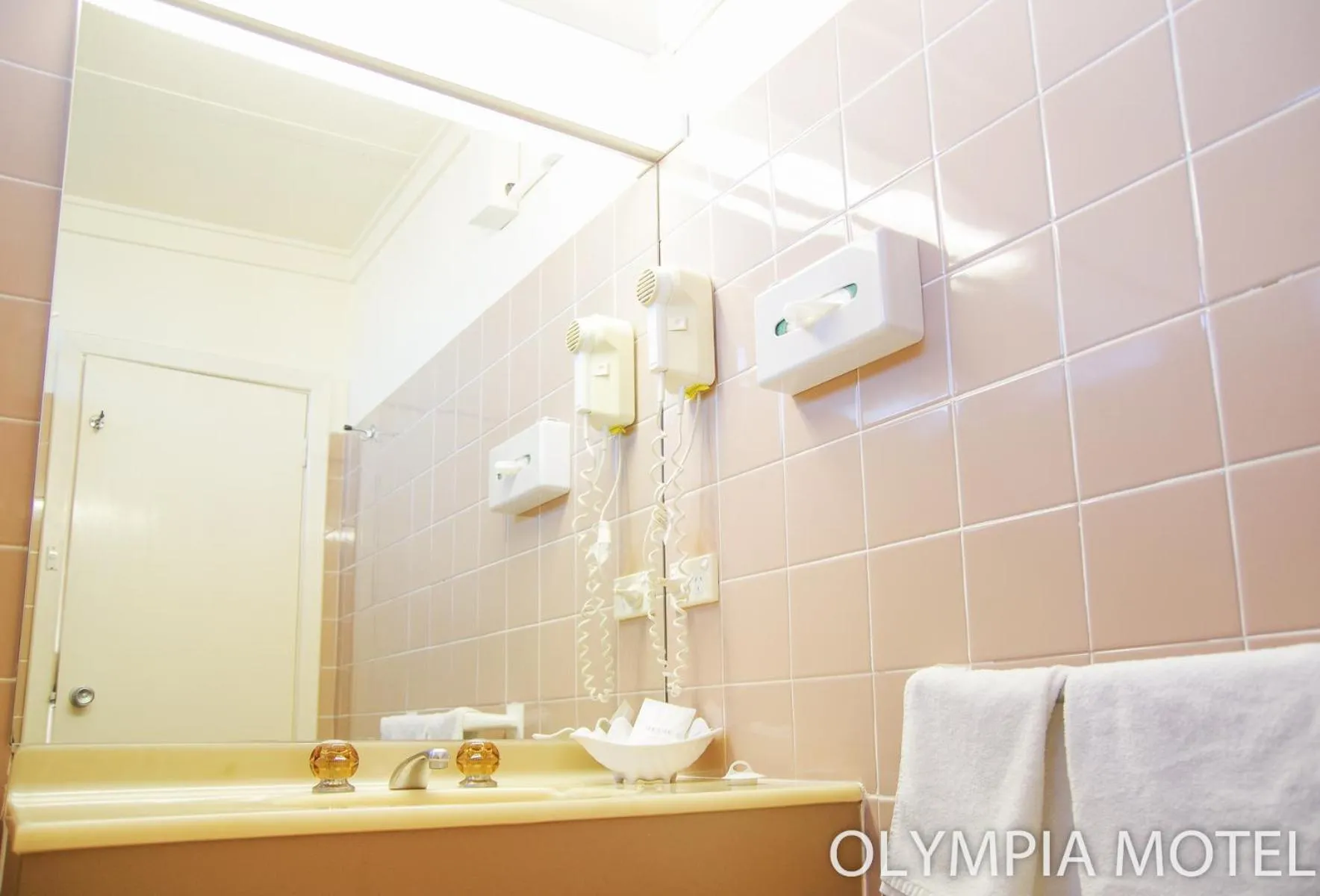 Text overlay in Olympia Motel