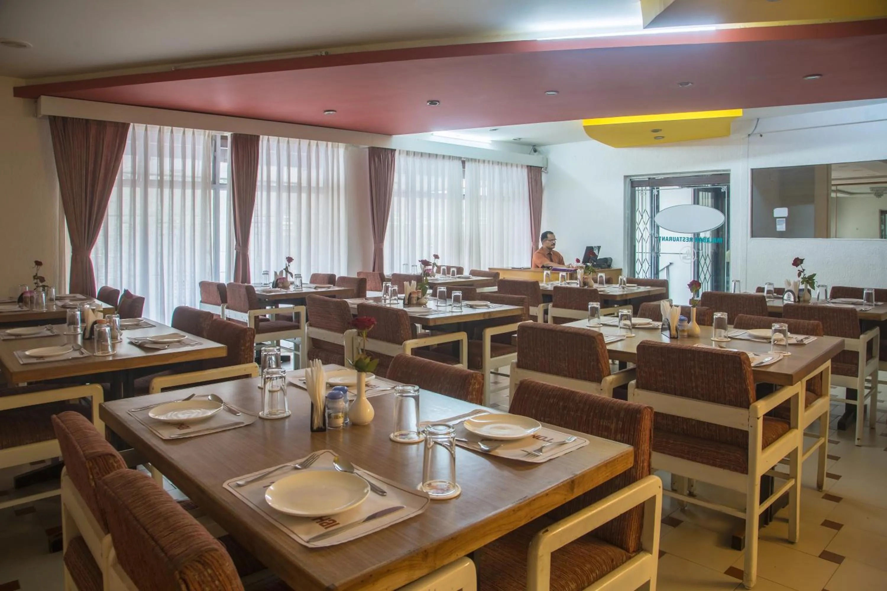 Restaurant/places to eat in Hotel Geo