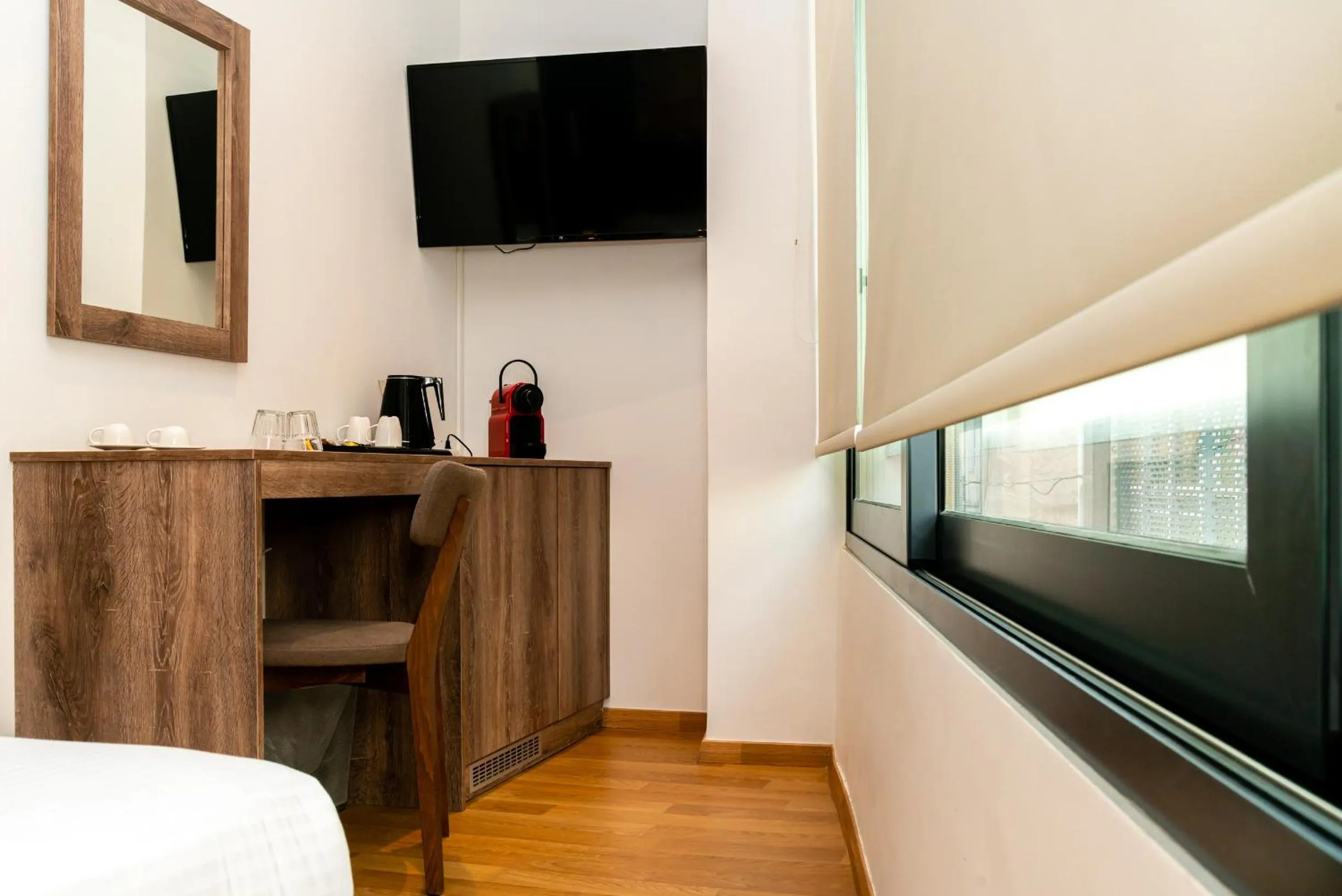 TV and multimedia, Bed in Iasonos Suites Athens