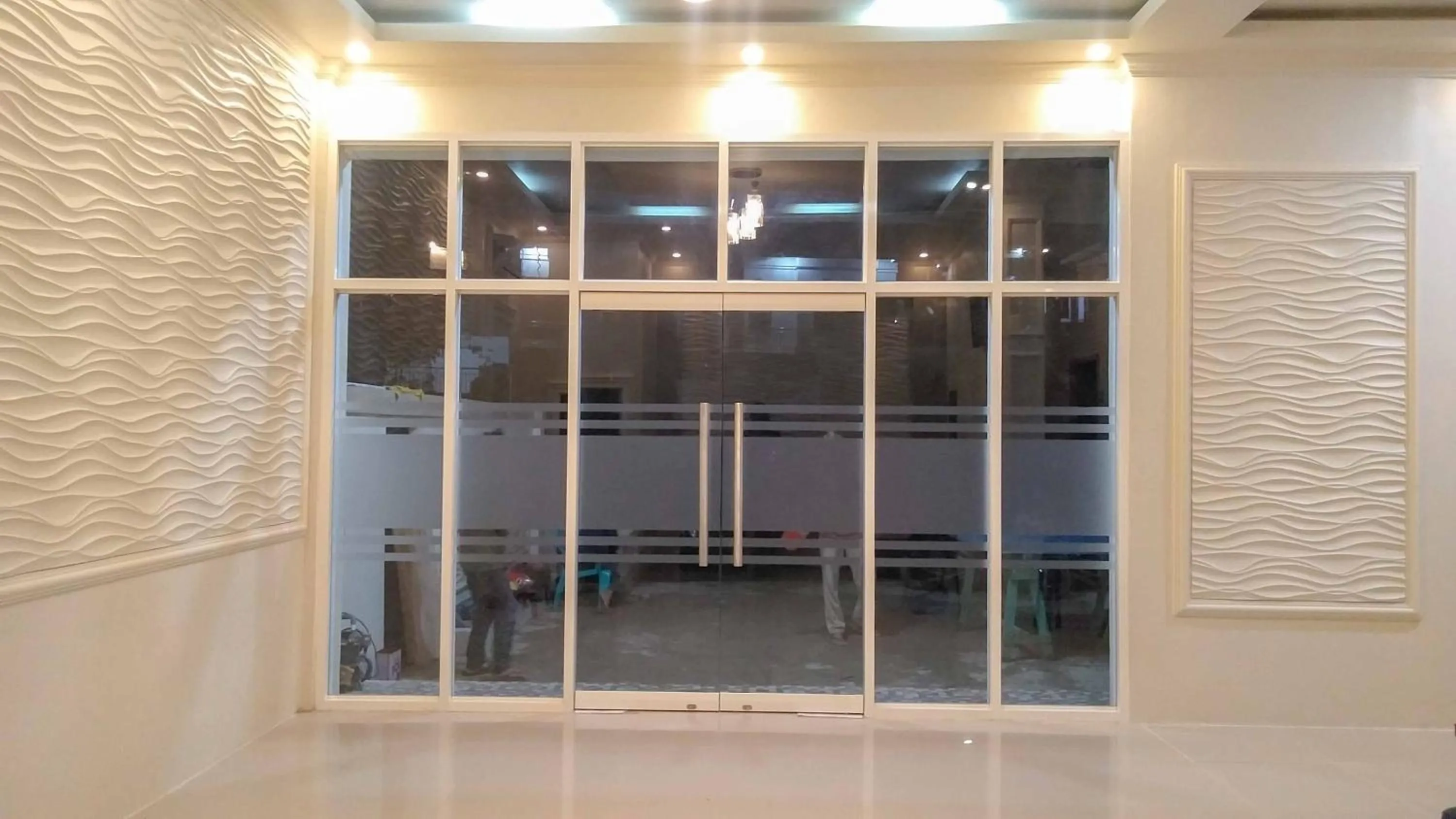 Facade/entrance in RedDoorz Syariah at Karema Area Mamuju