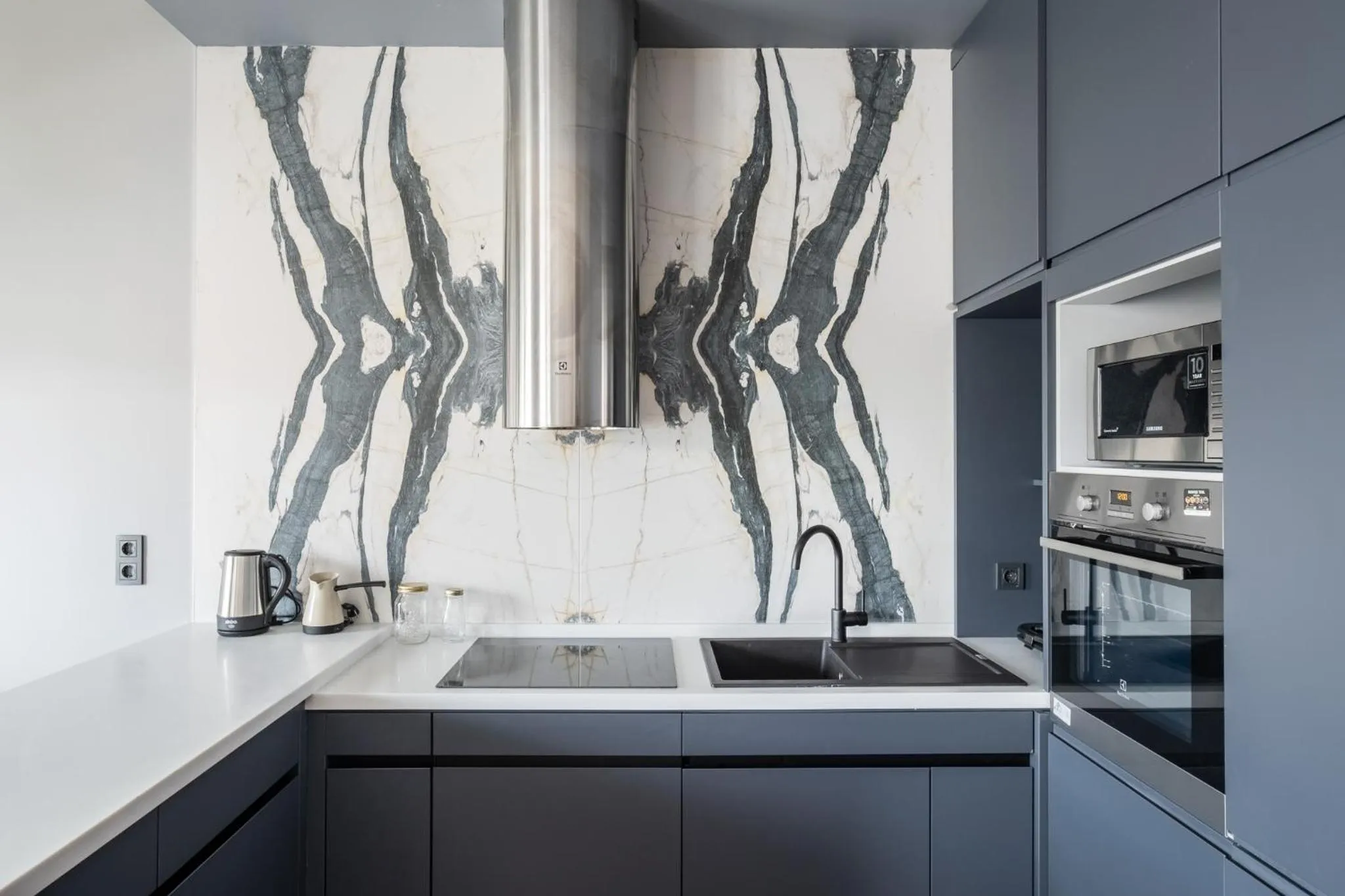 Kitchen or kitchenette in Benesta Residence by NewInn